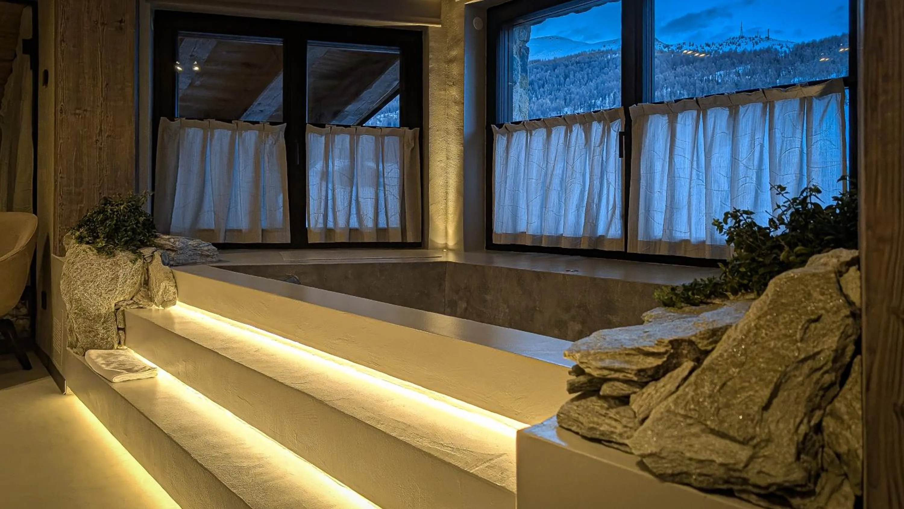 Hot Tub in Mohe Boutique Hotel