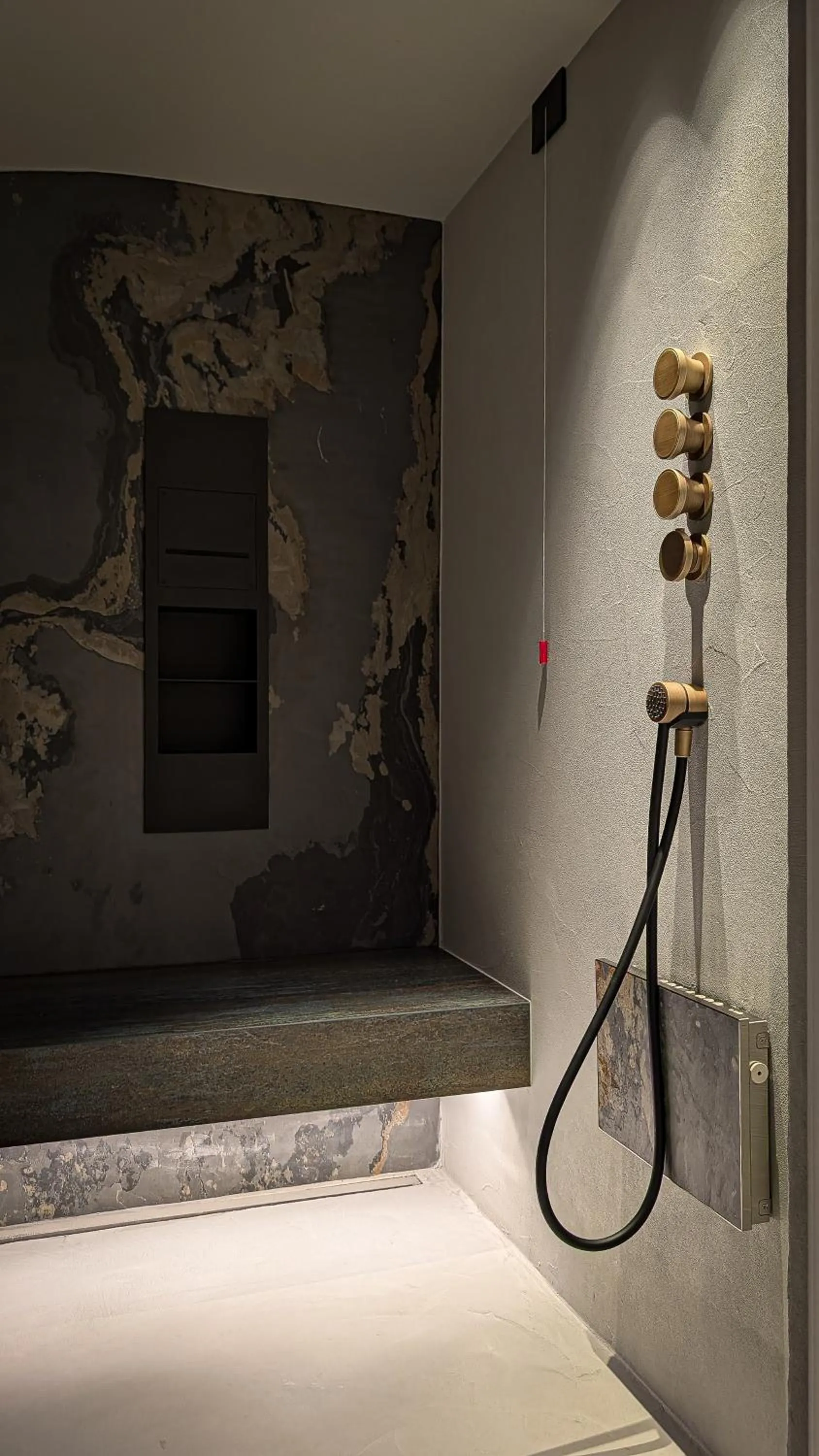 Shower in Mohe Boutique Hotel