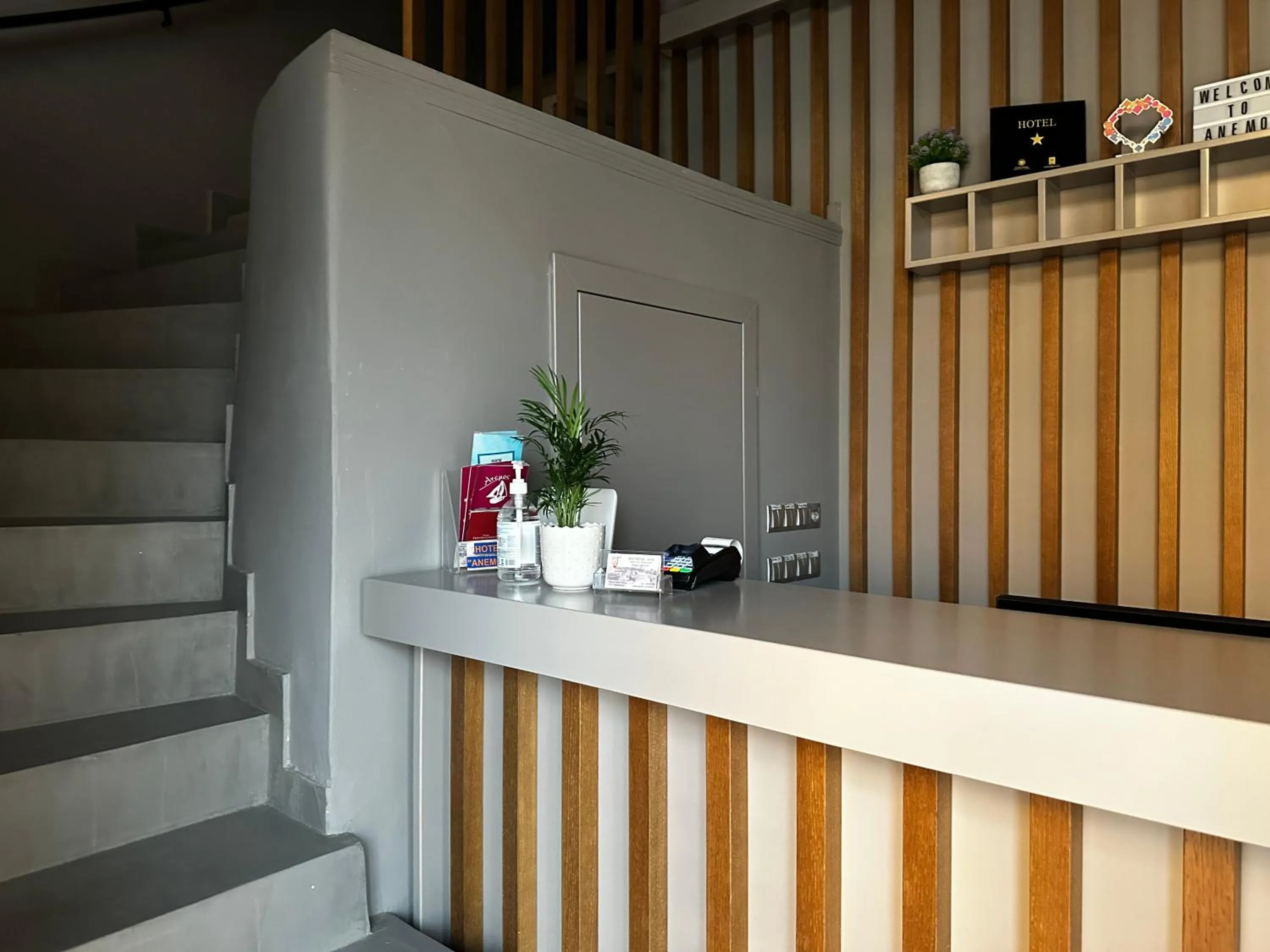 Facade/entrance in Anemos