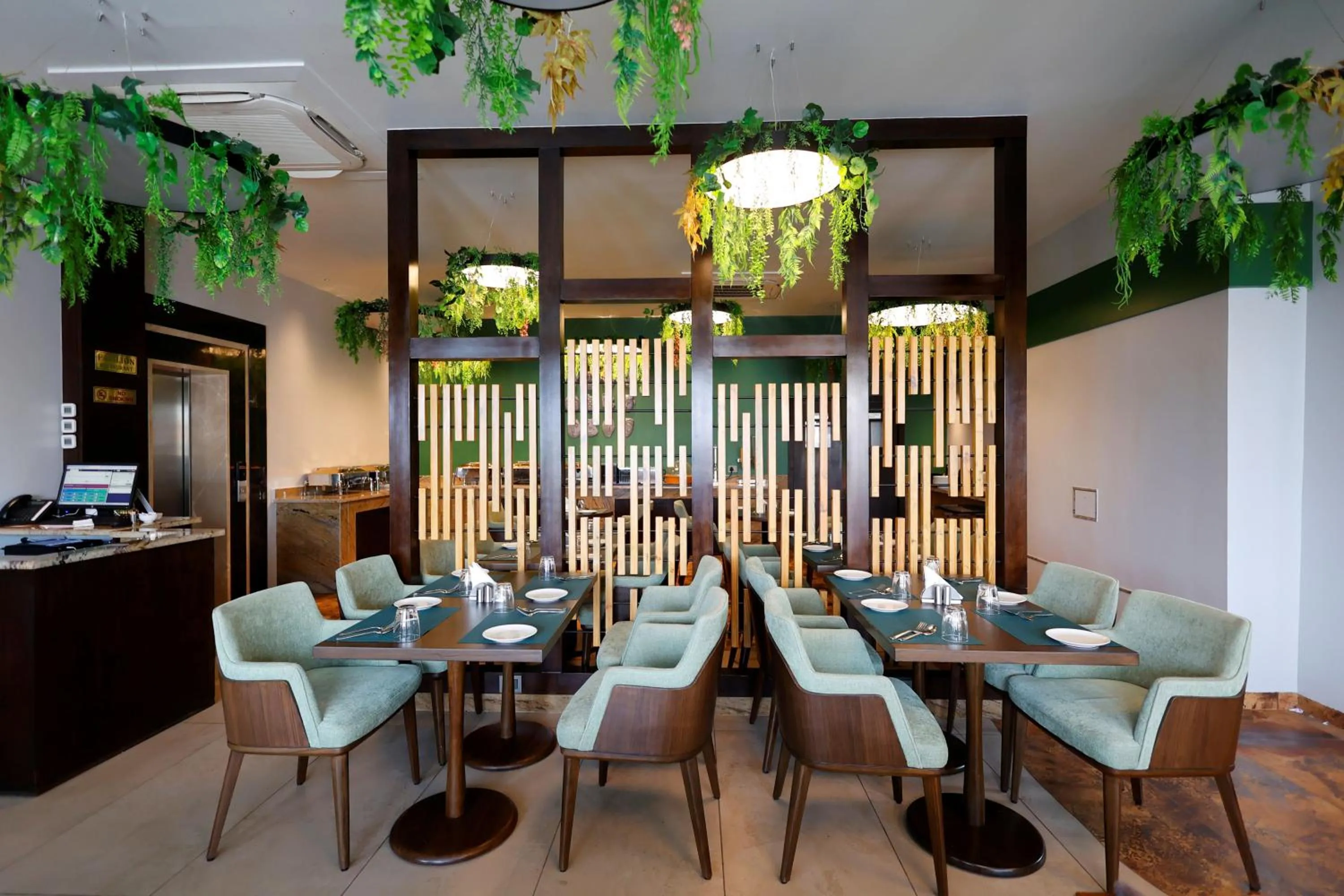 Restaurant/places to eat in Quality Inn City Centre Varanasi