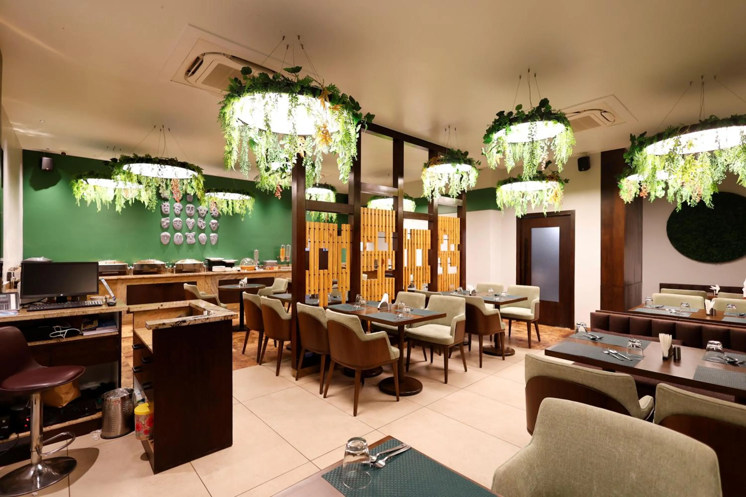 Restaurant/places to eat in Quality Inn City Centre Varanasi