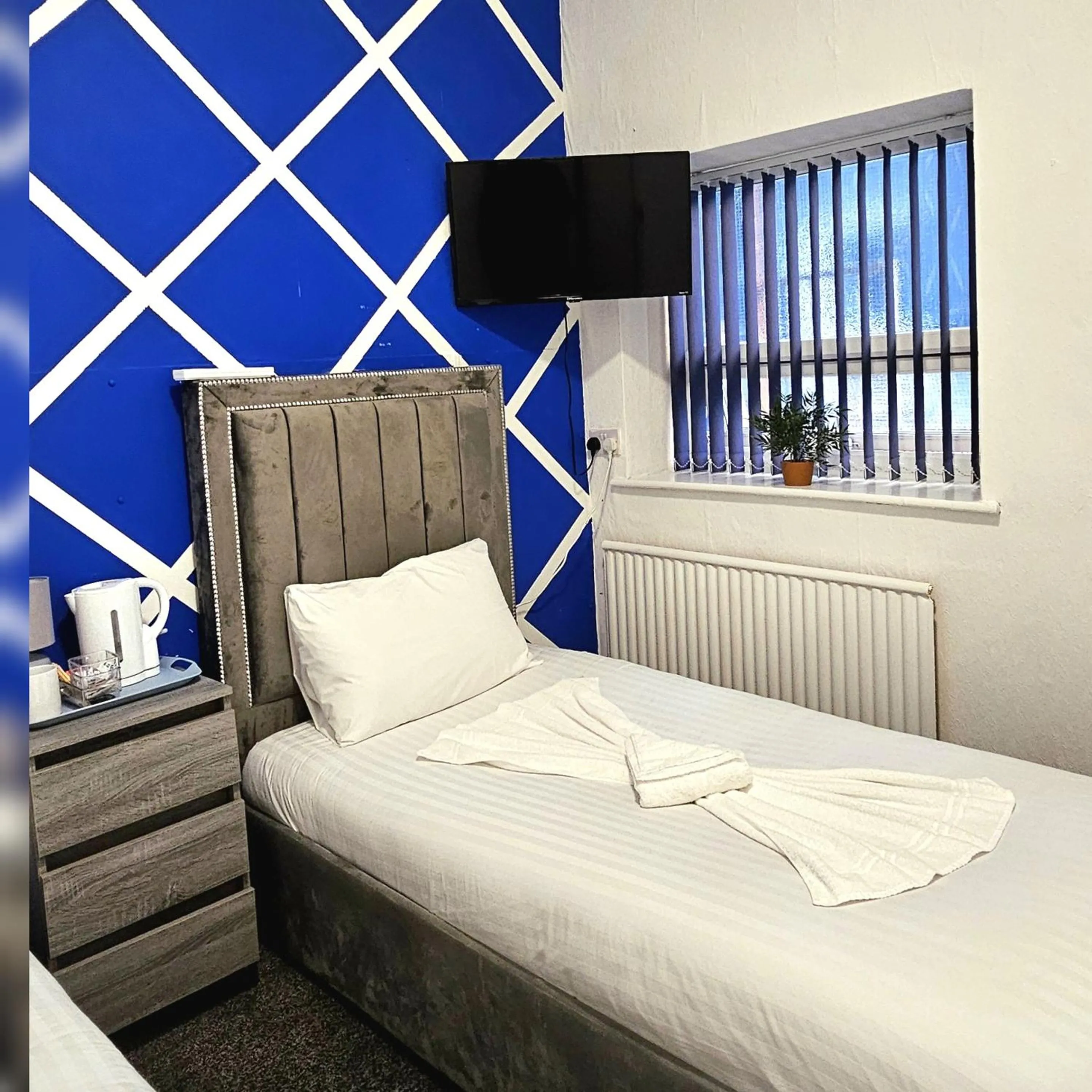 Bedroom, Bed in Sapphire hotel blackpool promenade