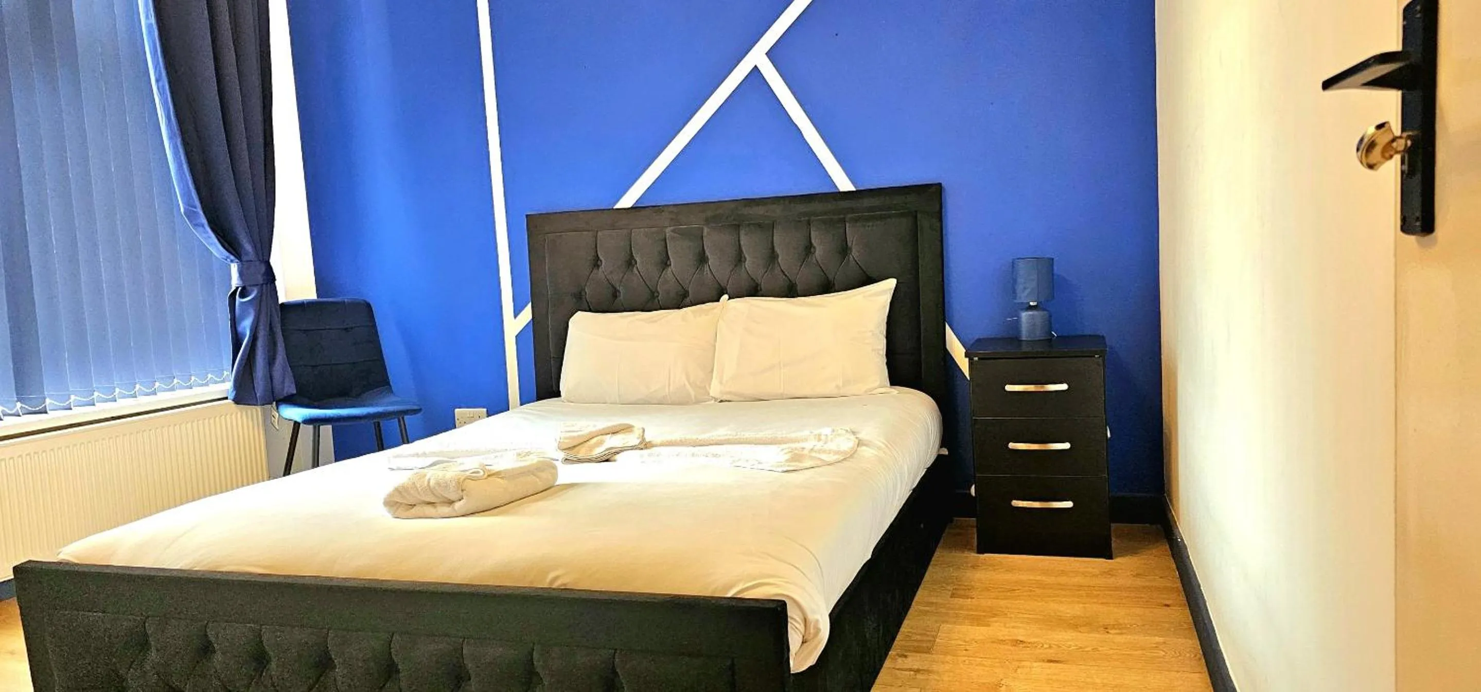 Bedroom, Bed in Sapphire hotel blackpool promenade
