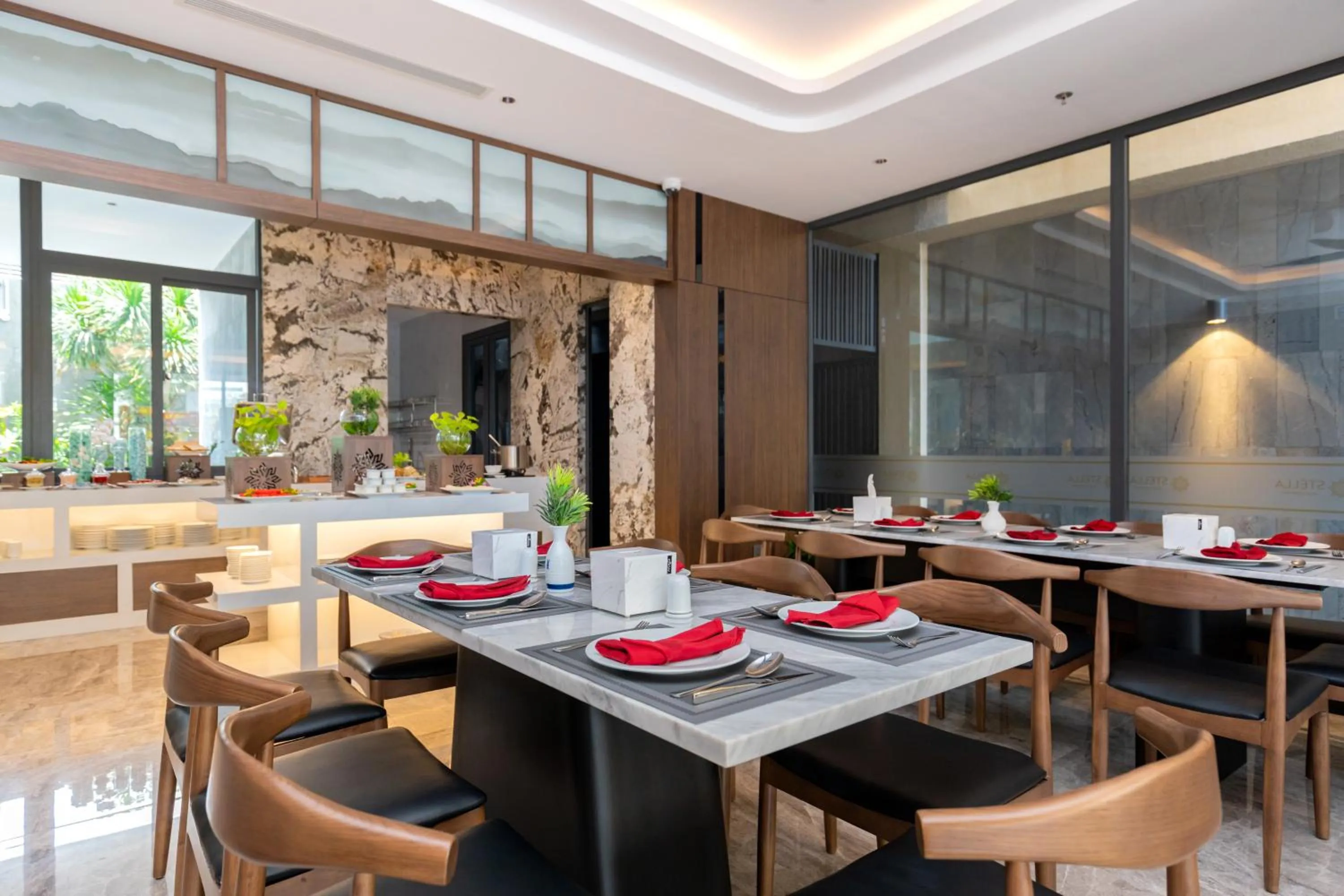 Restaurant/places to eat in STELLA Hotel & Apartment