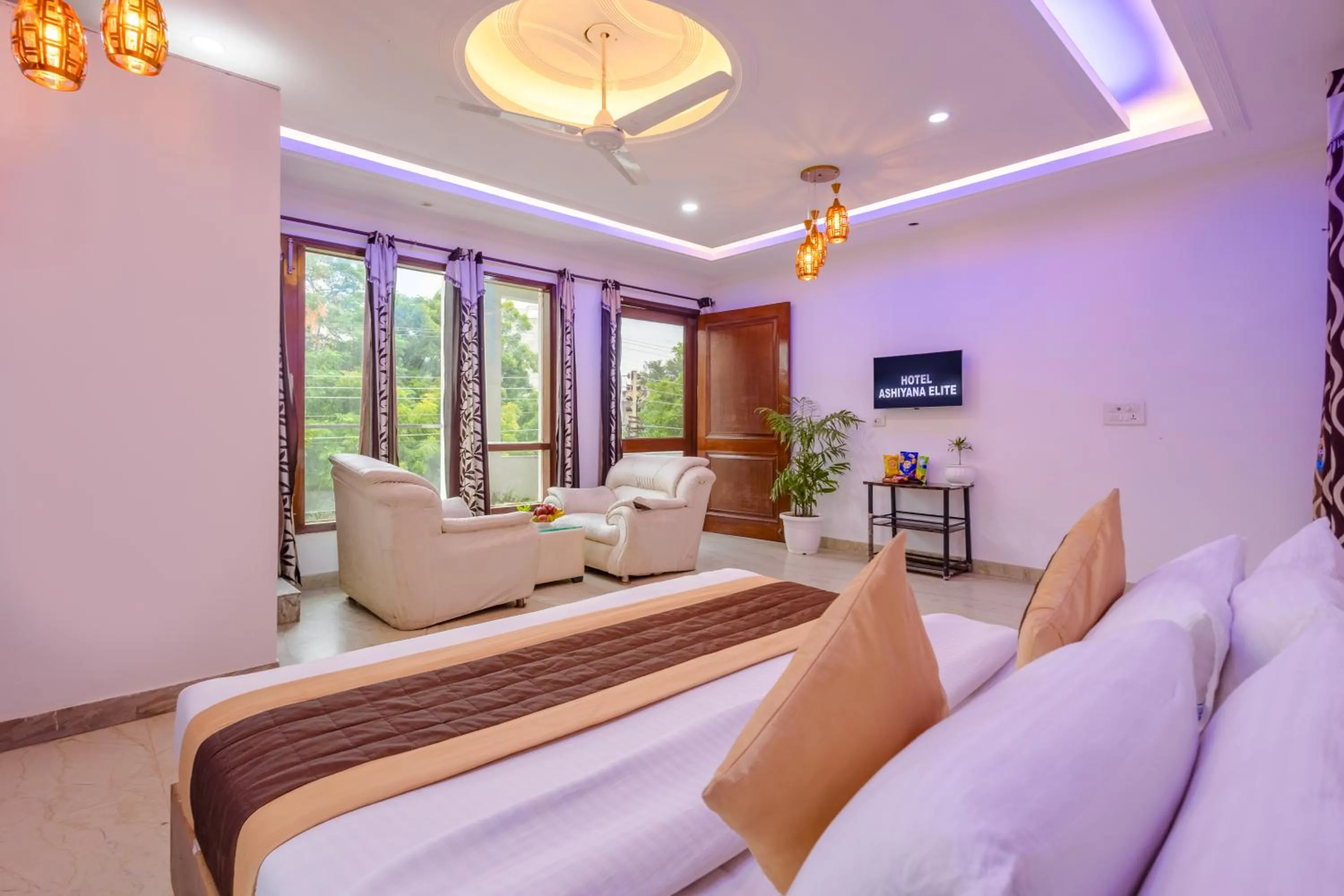 Seating area, Bed in Hotel Ashiyana Elite I Near Dlf Golf Course Road I Gurgaon