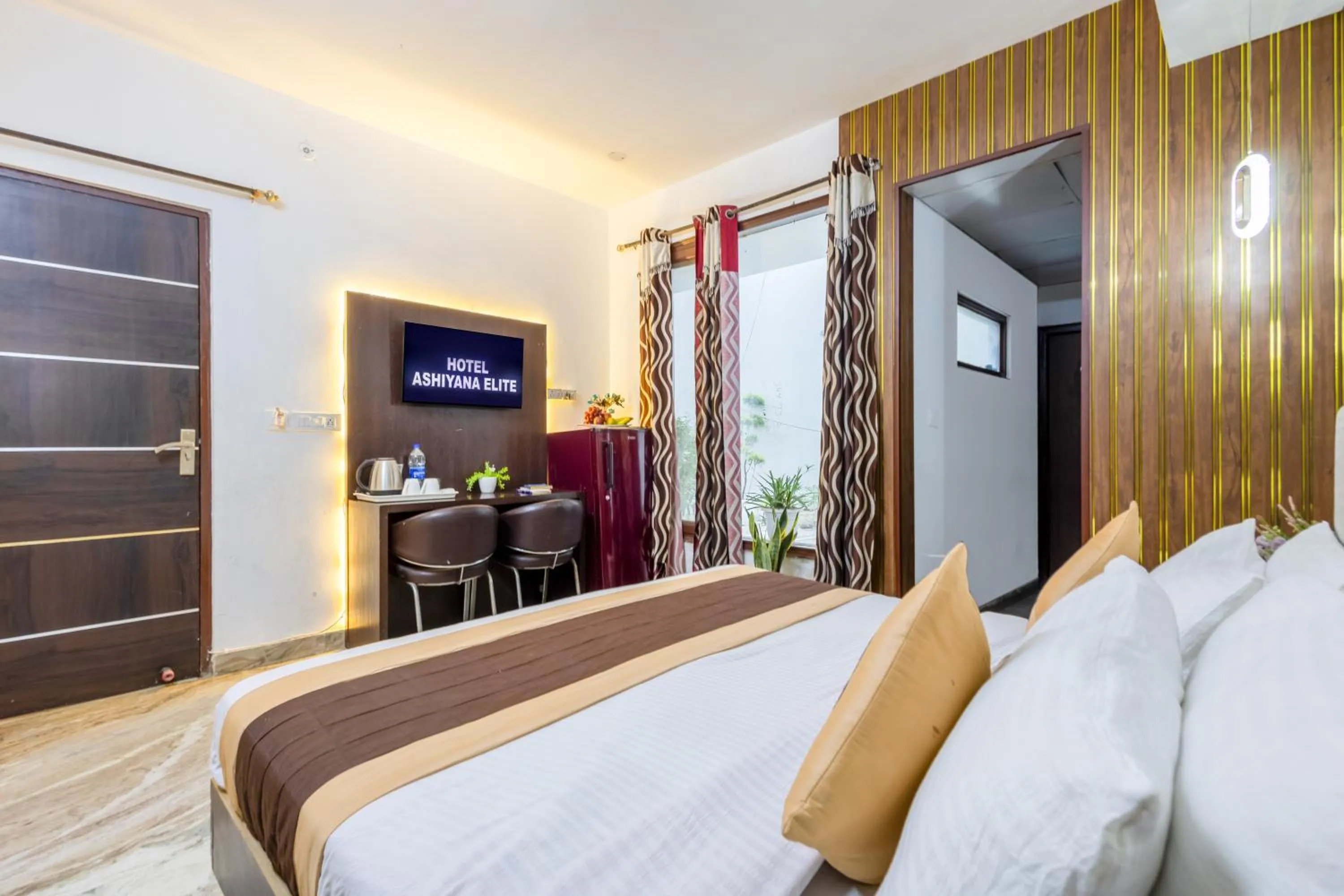Bedroom, Bed in Hotel Ashiyana Elite I Near Dlf Golf Course Road I Gurgaon