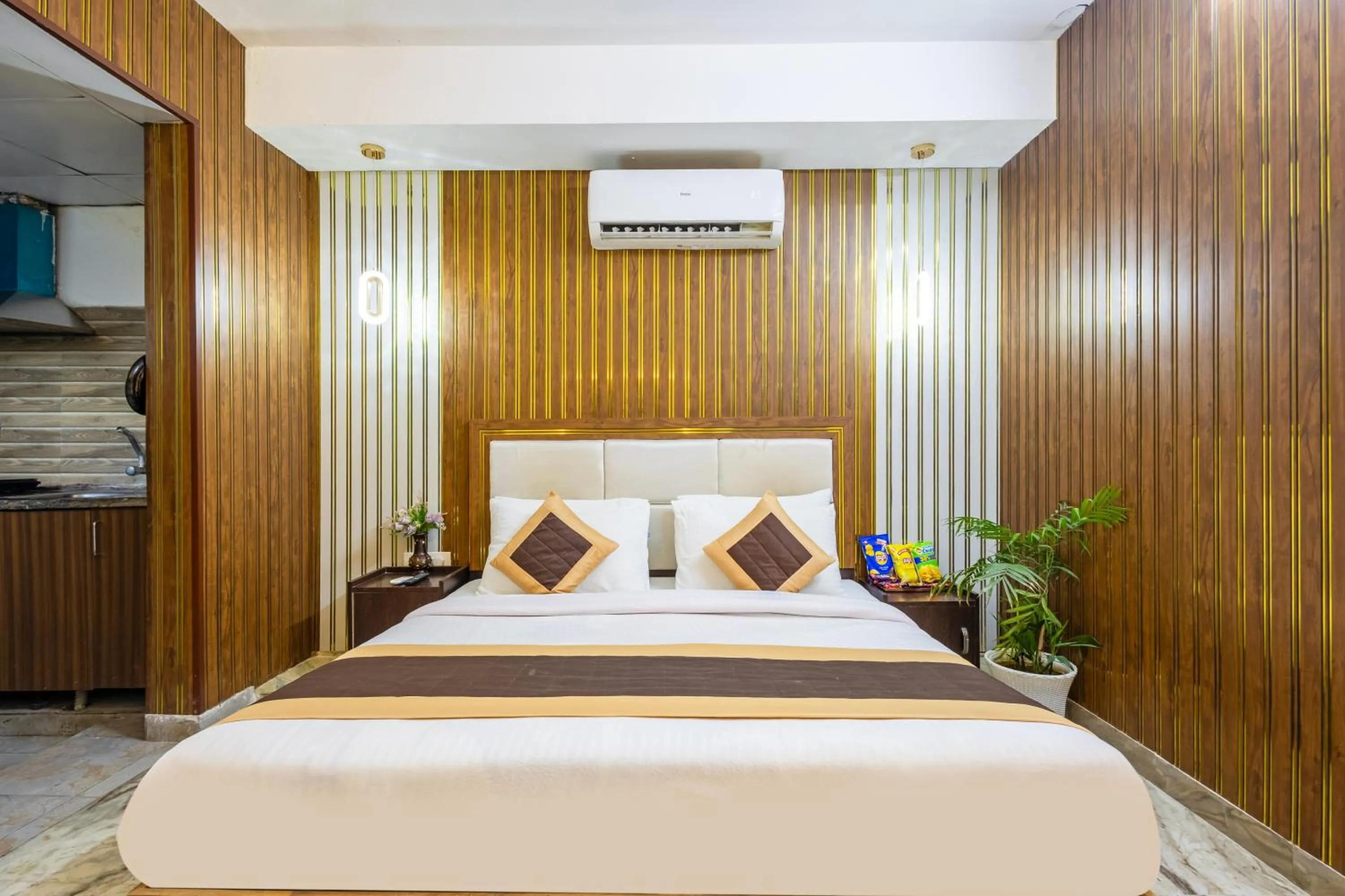 Bedroom, Bed in Hotel Ashiyana Elite I Near Dlf Golf Course Road I Gurgaon