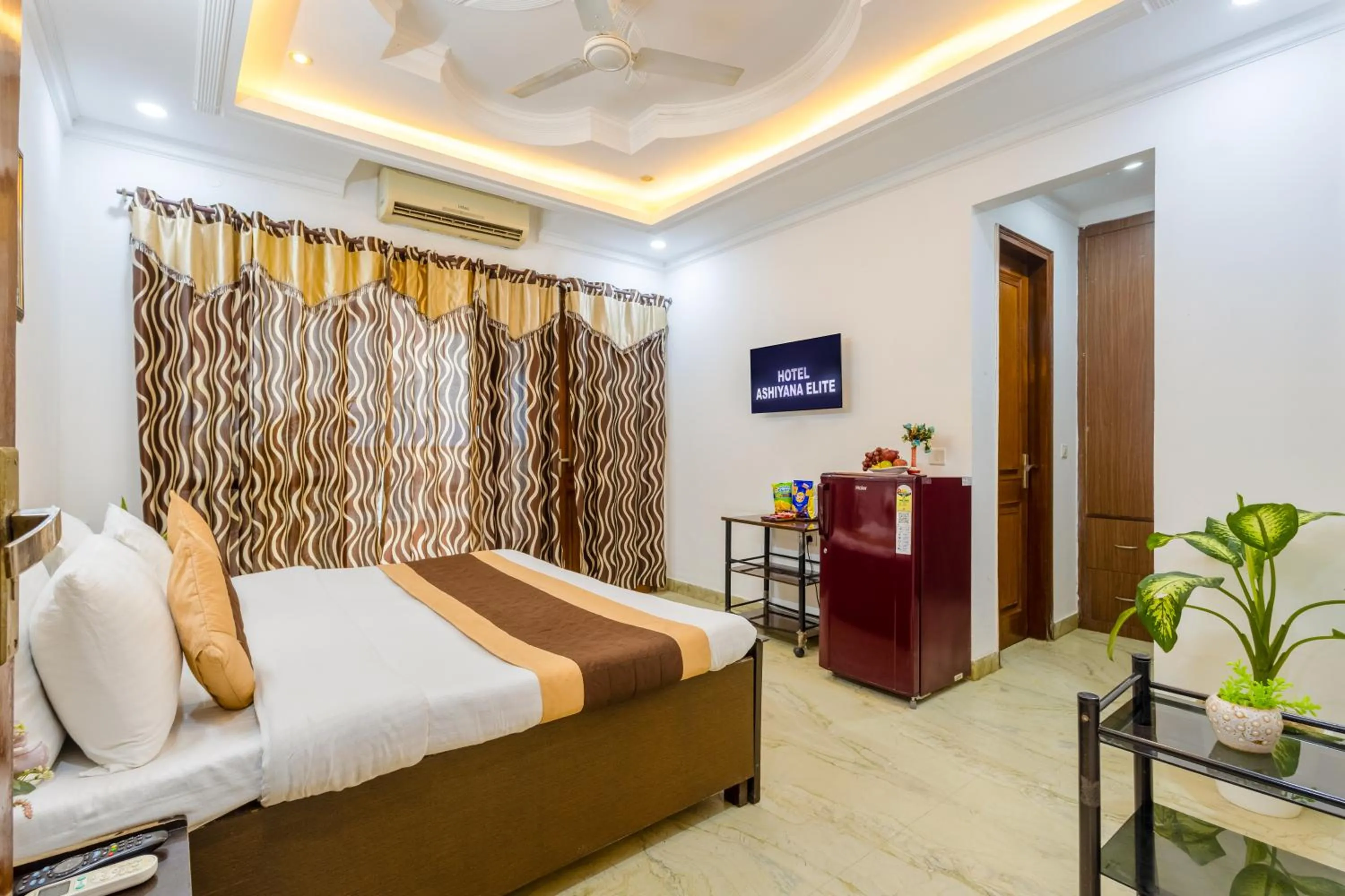 Bedroom, Bed in Hotel Ashiyana Elite I Near Dlf Golf Course Road I Gurgaon