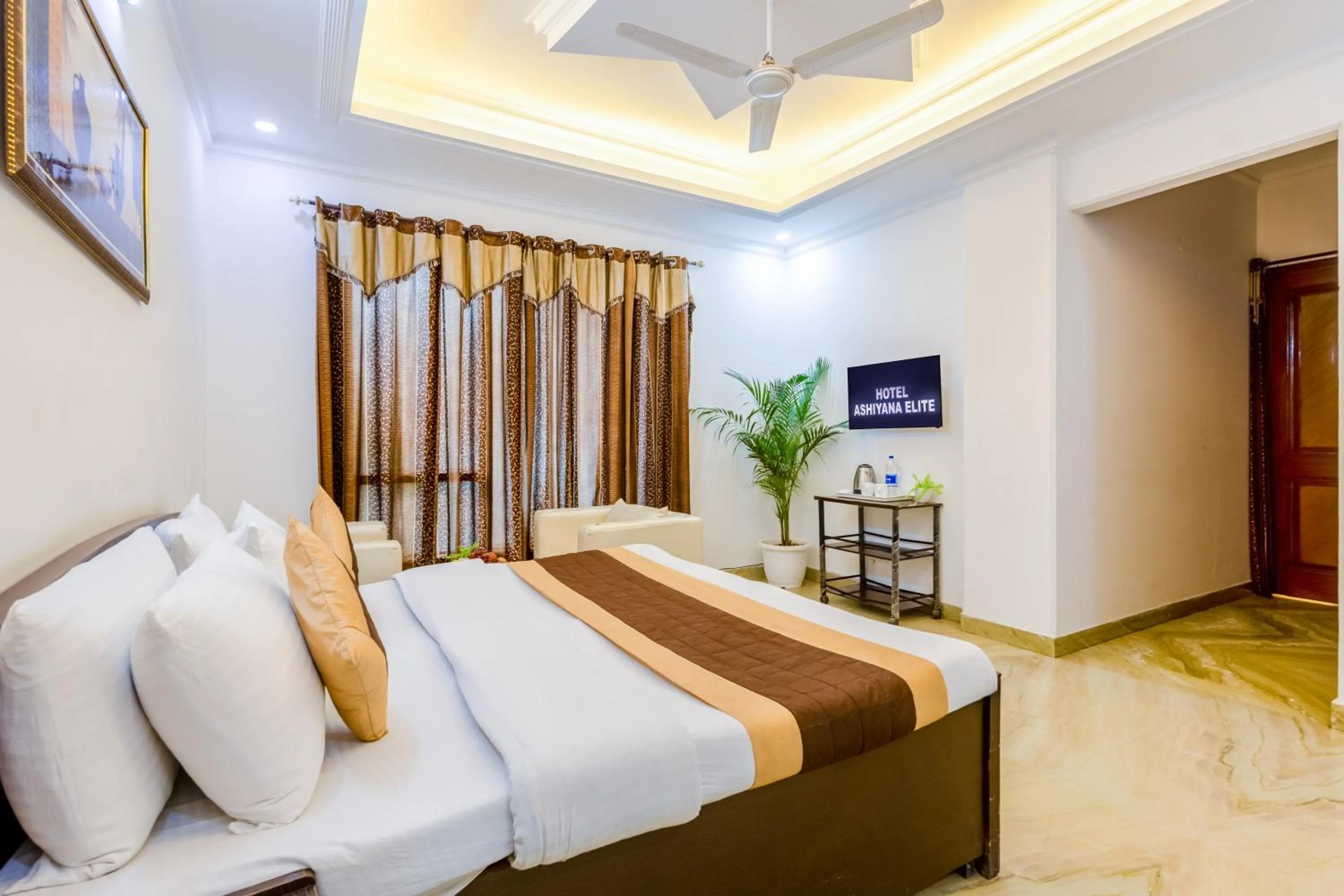 Bedroom, Bed in Hotel Ashiyana Elite I Near Dlf Golf Course Road I Gurgaon