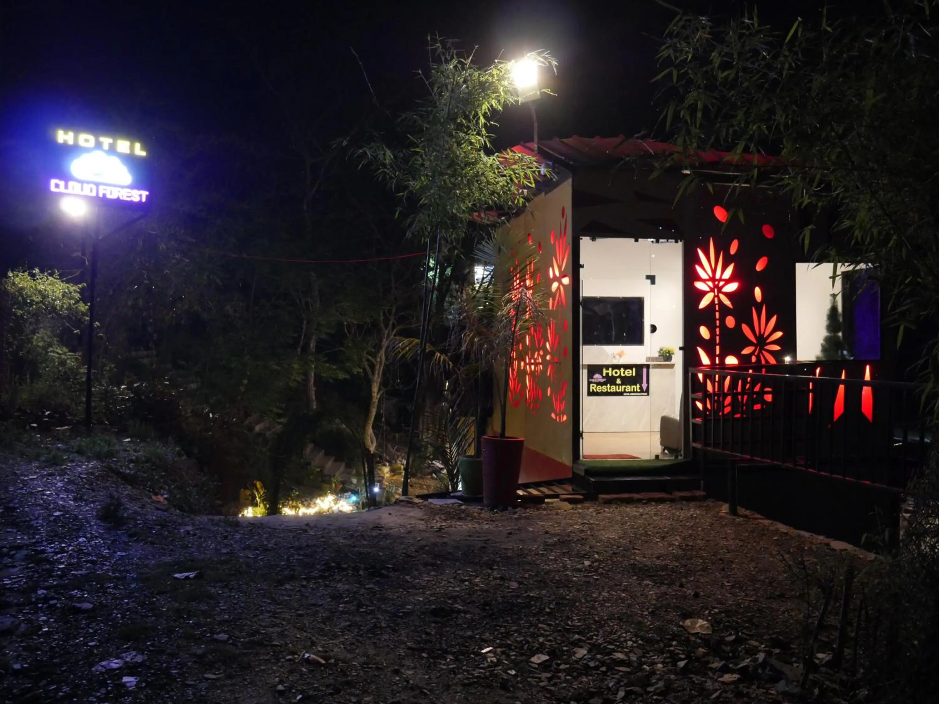 Facade/entrance in Cloud Forest