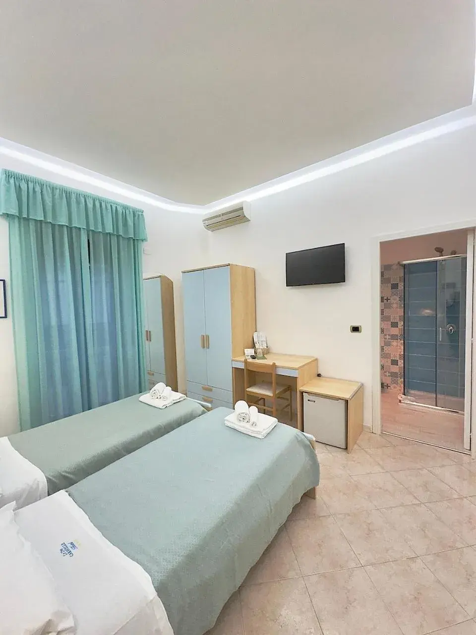 Twin Room with Balcony in Hotel Le Tre Caravelle Twin Room with Balcony in Hotel Le Tre Caravelle