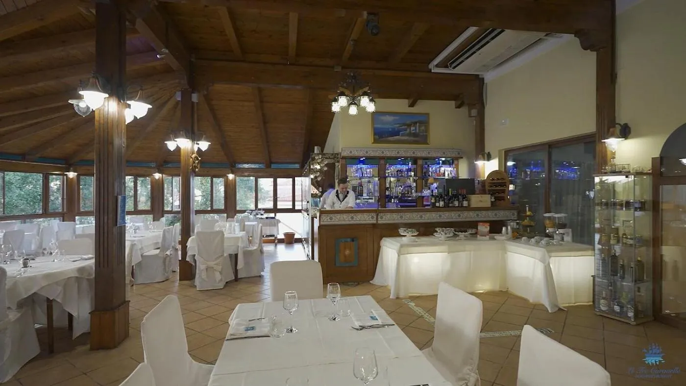Restaurant/places to eat in Hotel Le Tre Caravelle