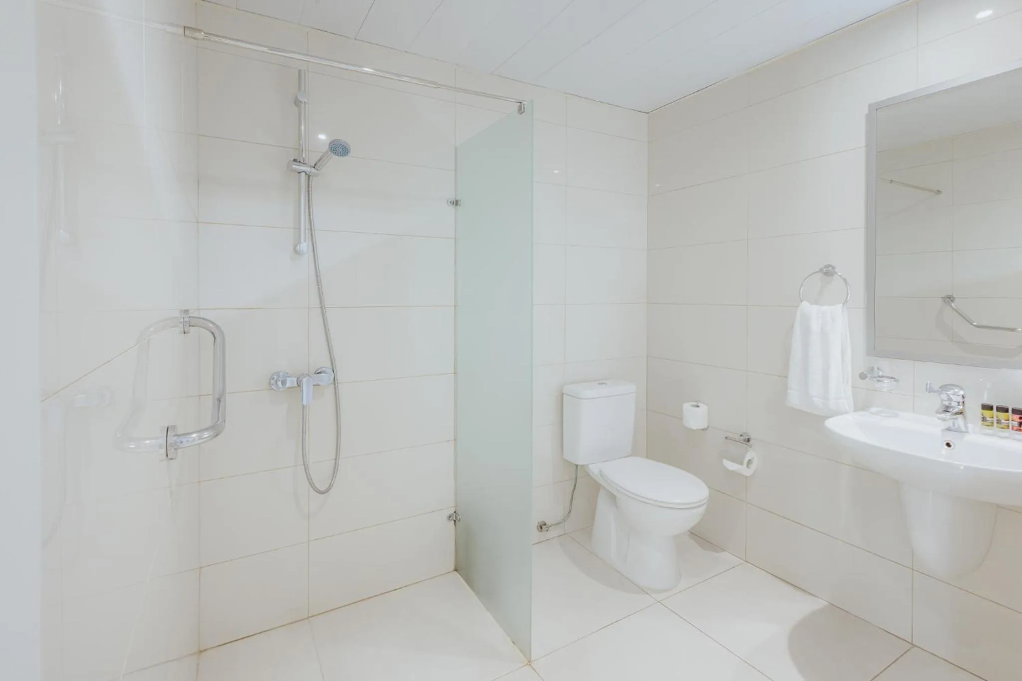 Bathroom in River Rock Hotel