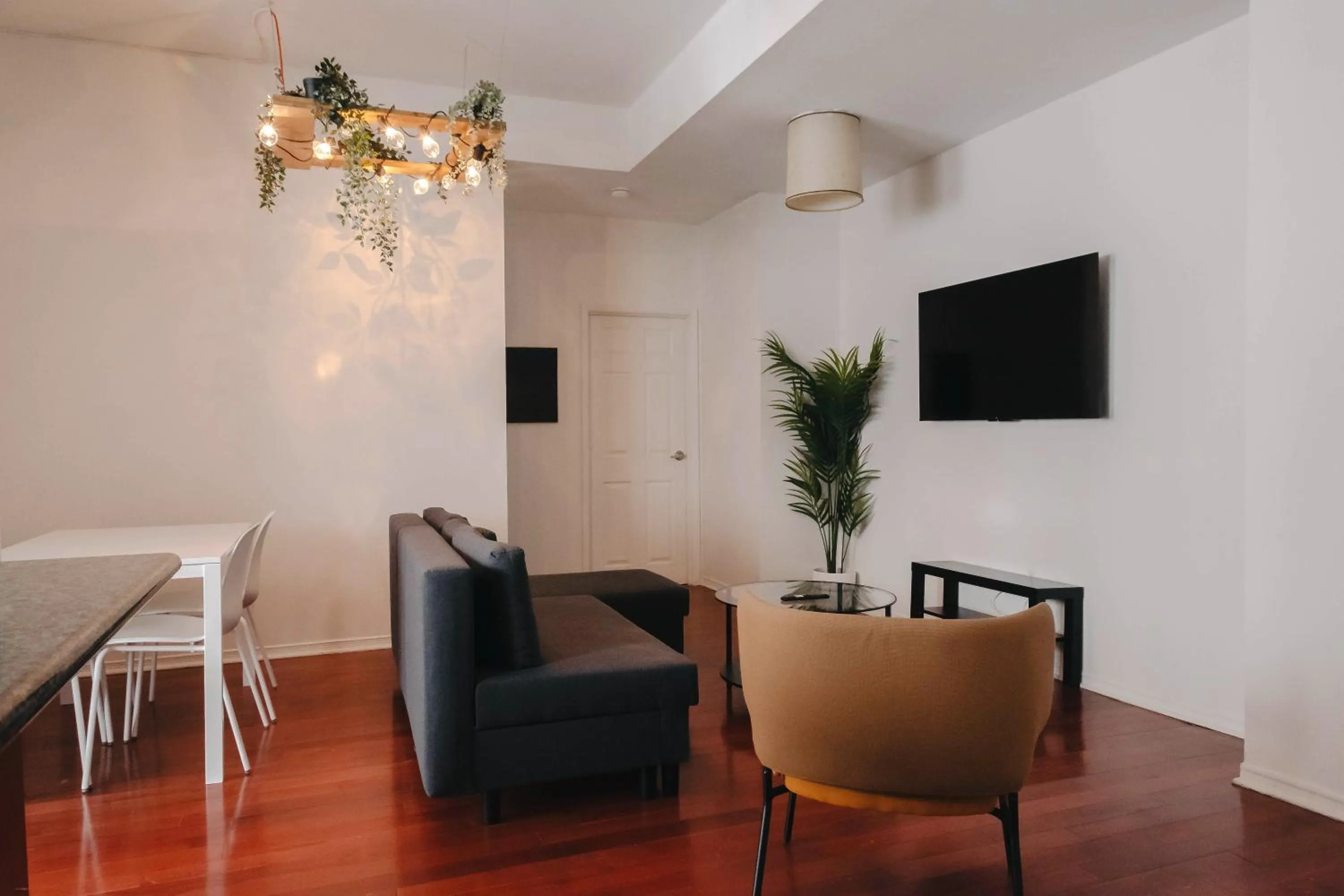 TV and multimedia in Lum The Queen