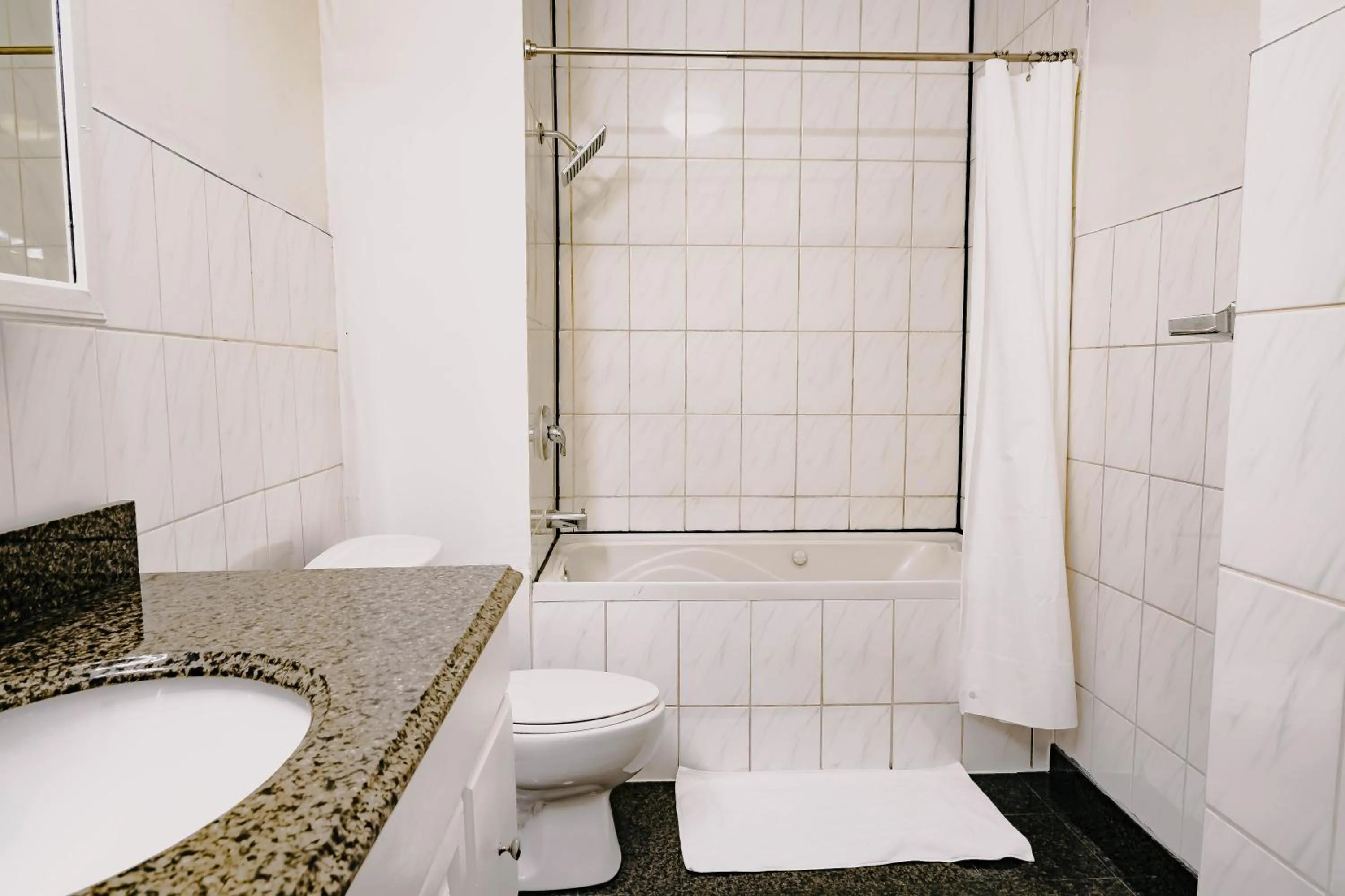 Shower in Lum The Queen