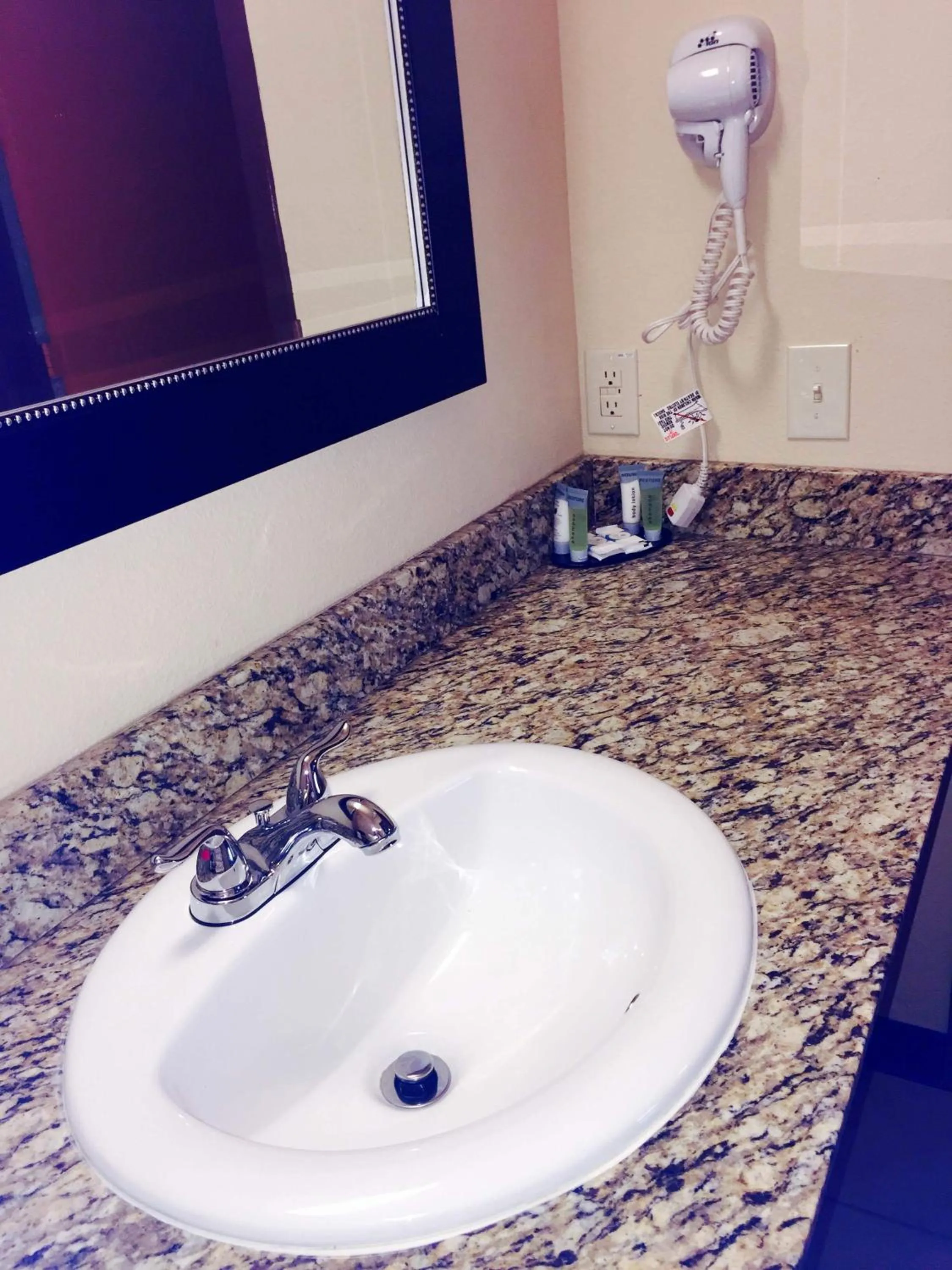 Bathroom in Texan Inn and Suites Tilden