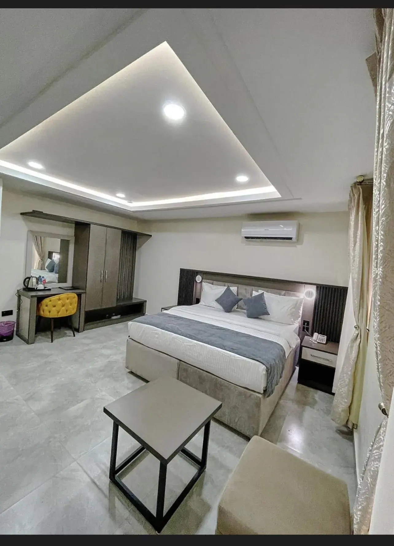 Deluxe King Room in The Mayrock Hotel Deluxe King Room in The Mayrock Hotel