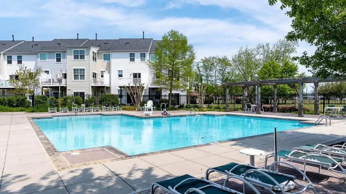 New Intown Waterfront Townhome wPool & Location