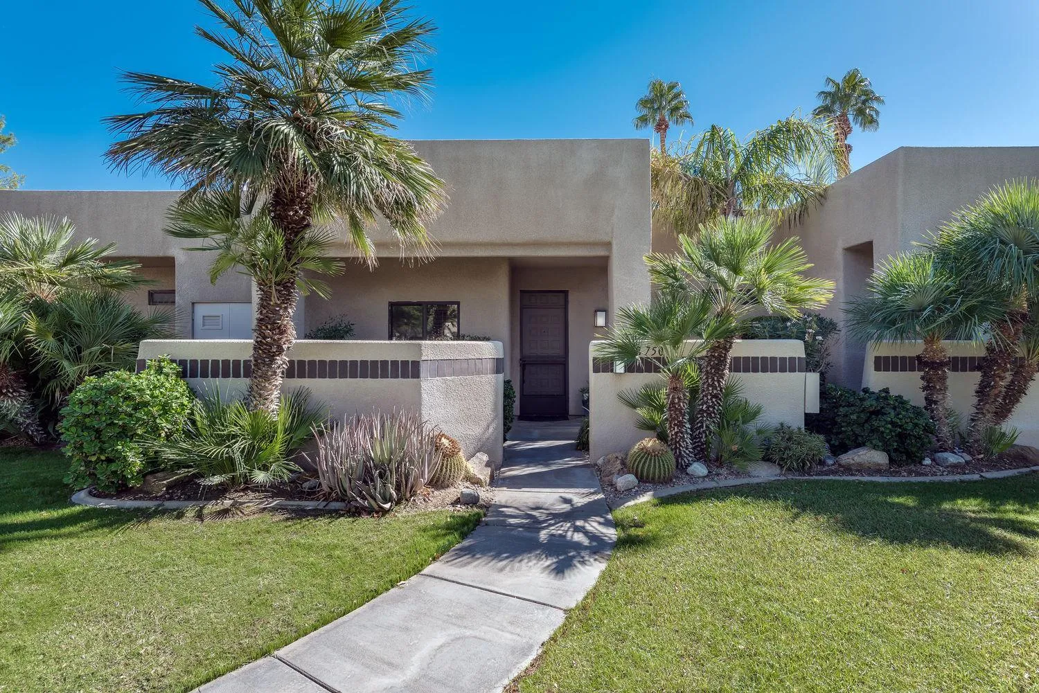 Desert Country Club Paradise!