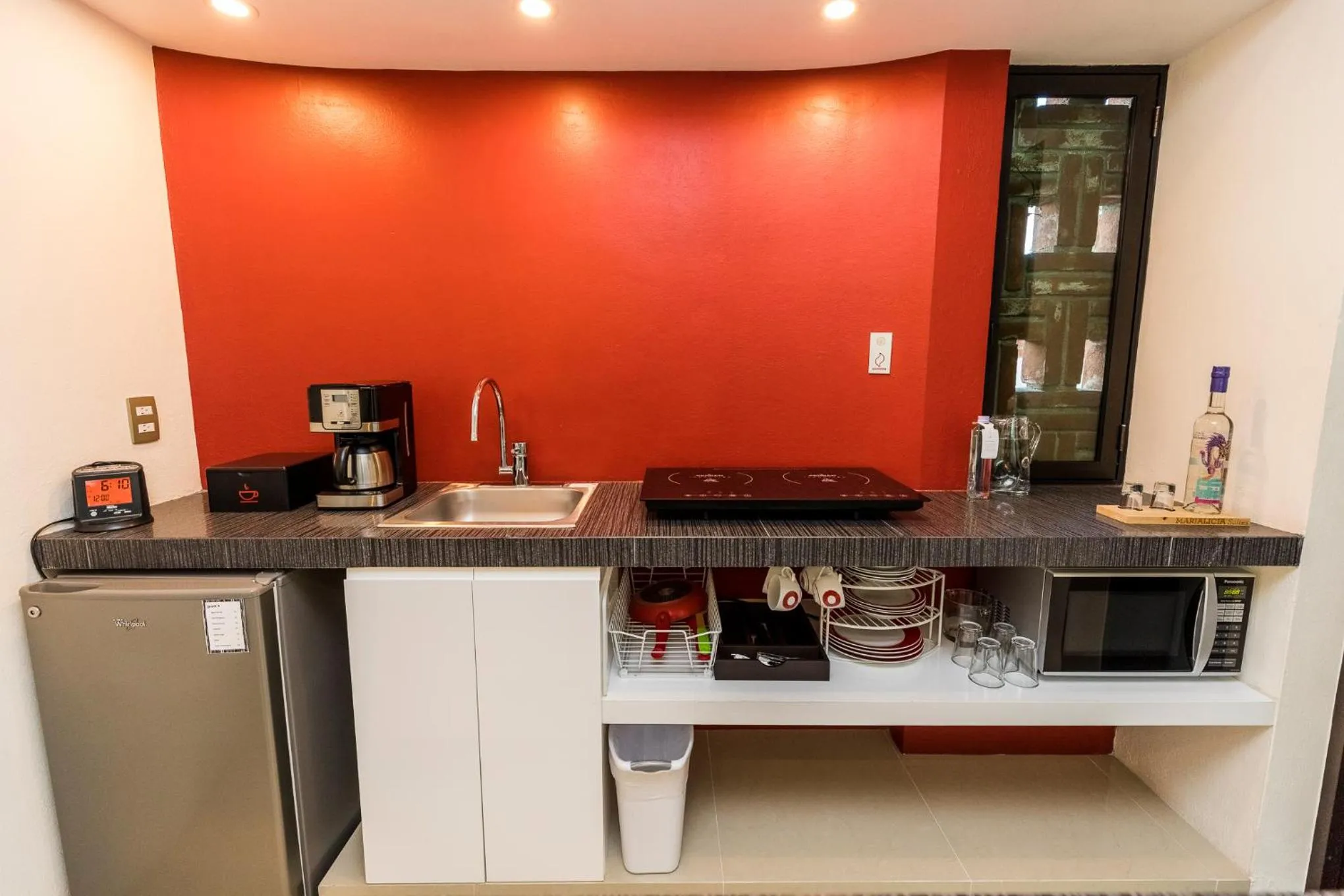 Kitchen or kitchenette in Marialicia Suites, Hotel Boutique