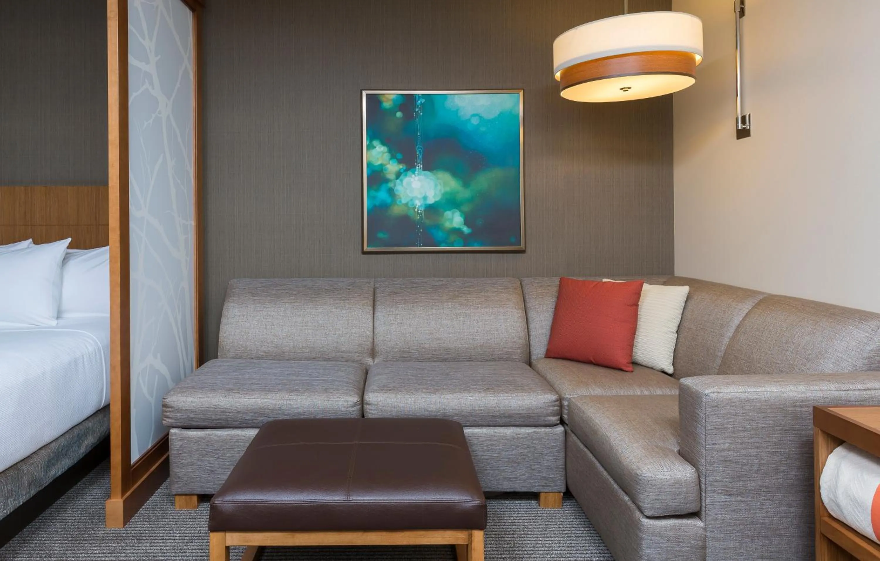 Living room, Bed in Hyatt Place Canton