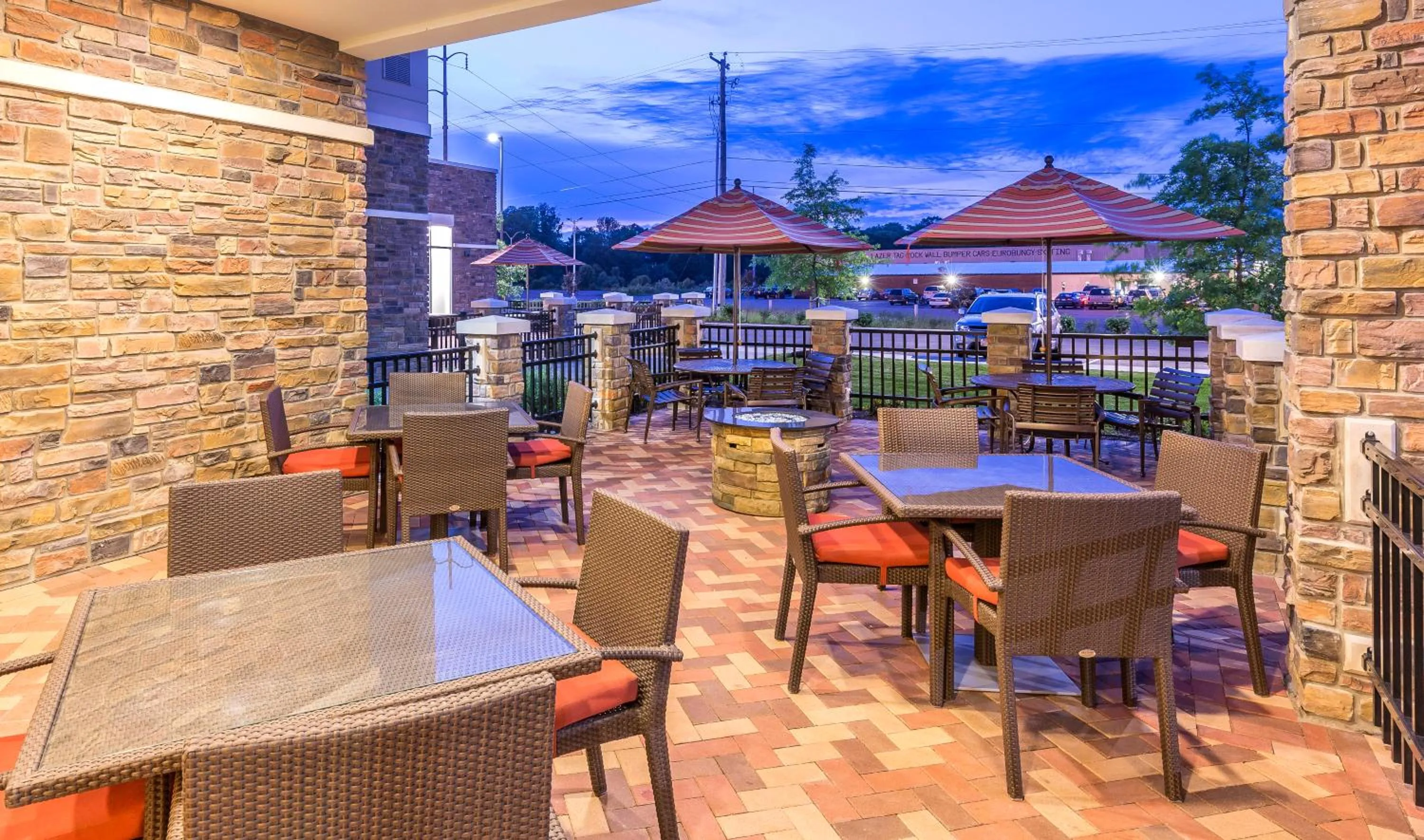 Patio in Hyatt Place Canton