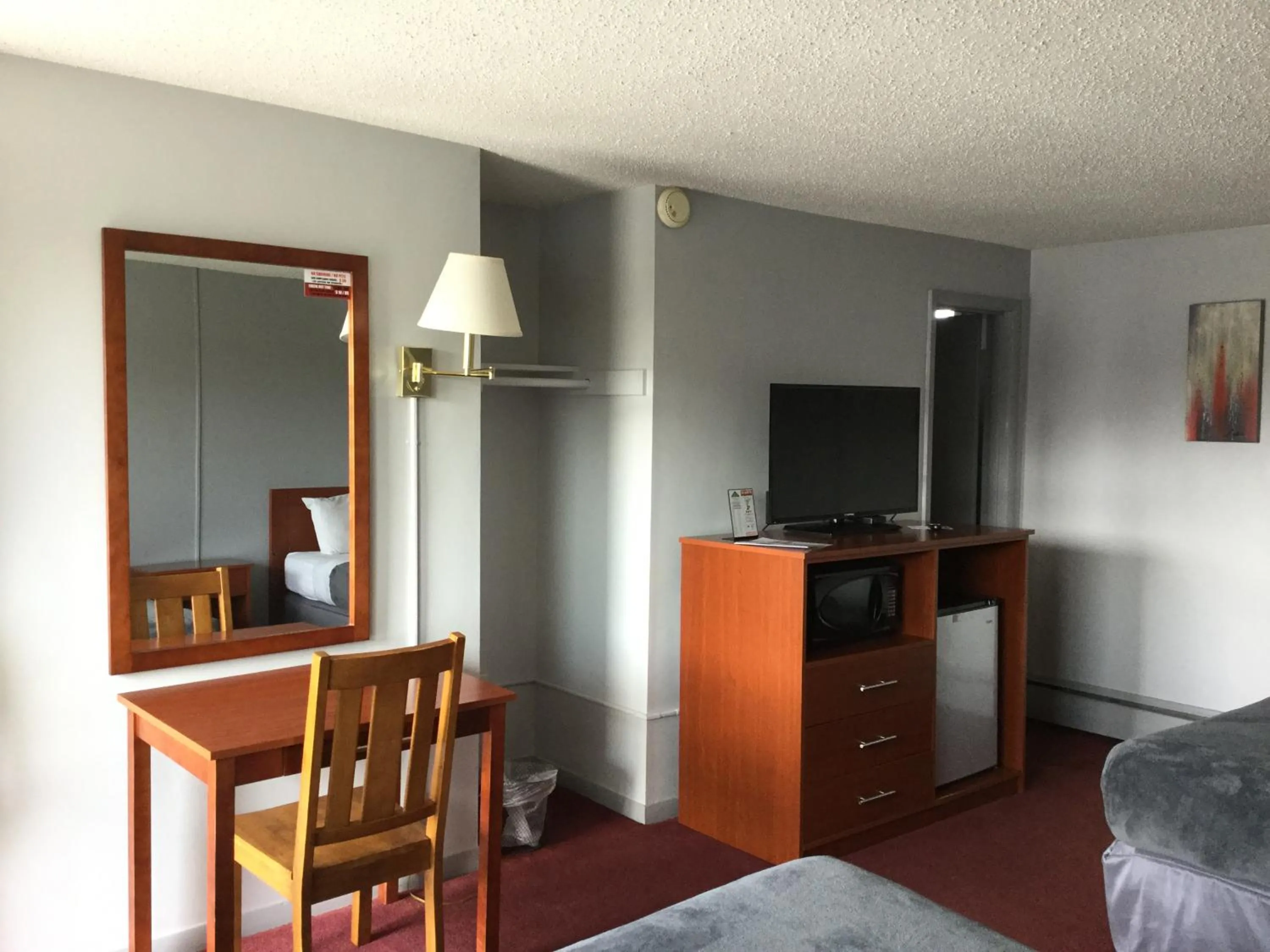 Living room in Swiss Cottage Inn