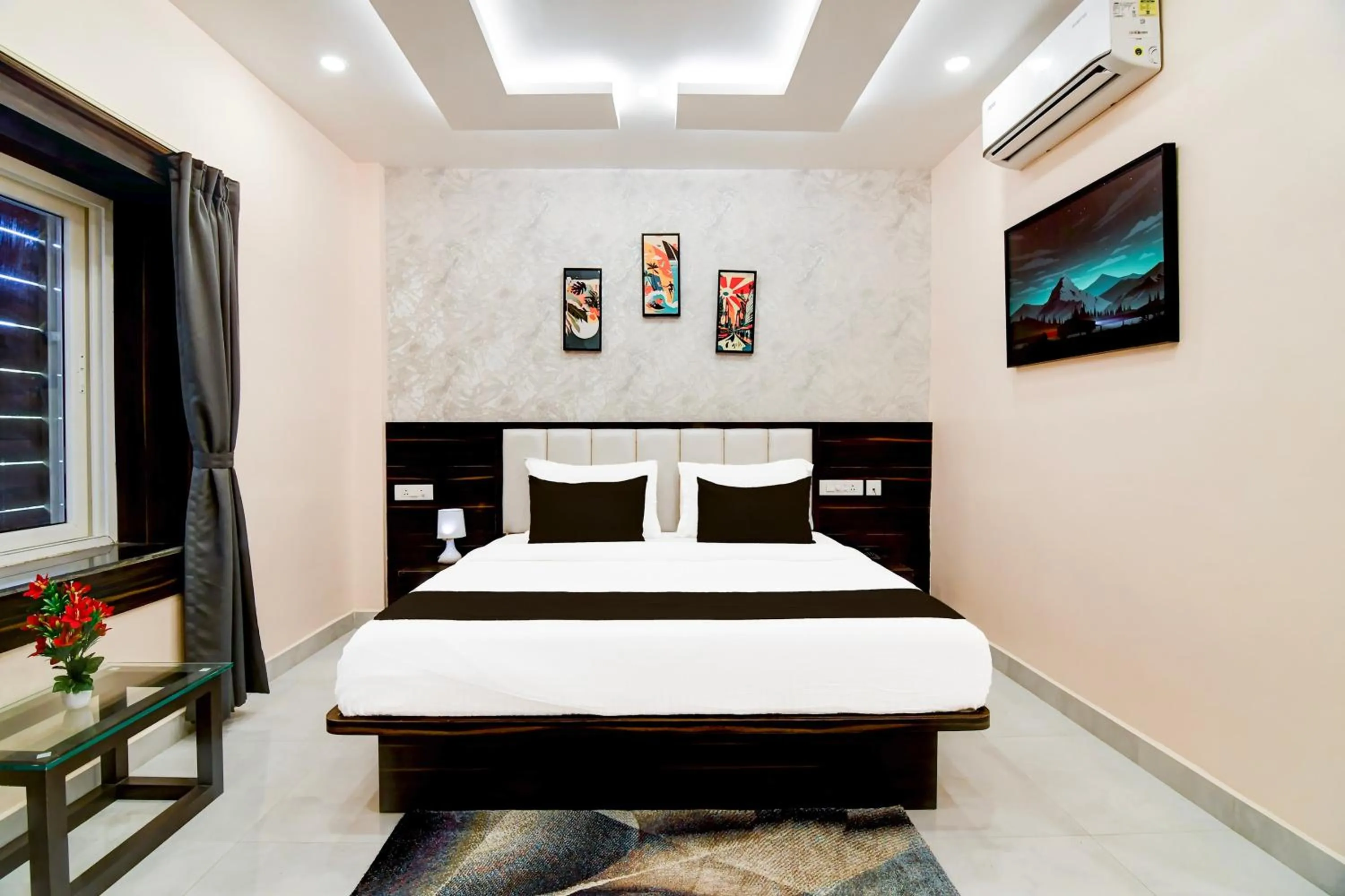 Bedroom, Bed in Super Townhouse Oak Sayhallo Sincity