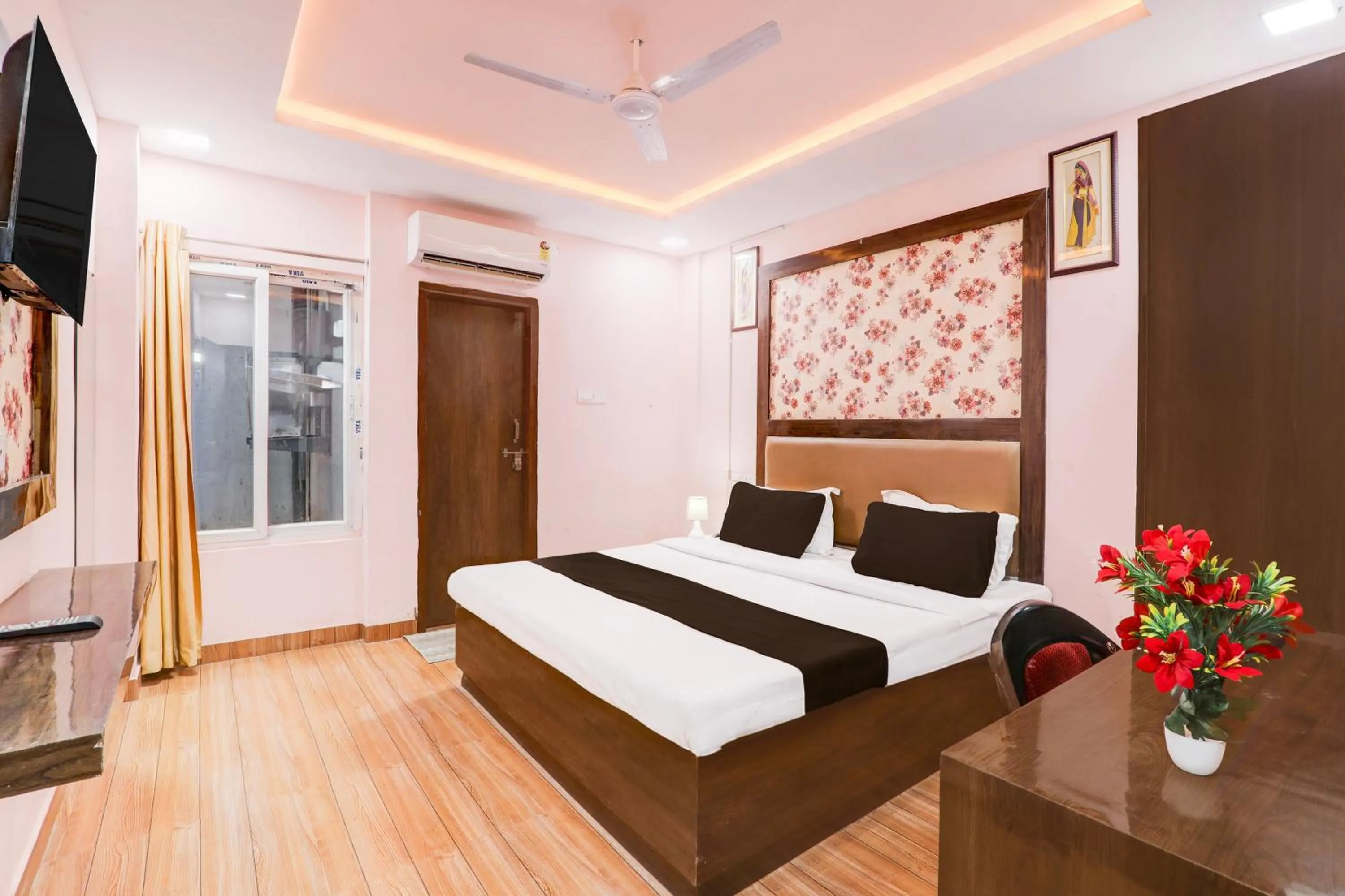 Bedroom, Bed in Super Hotel O BBD Lucknow Formerly 7th Heaven