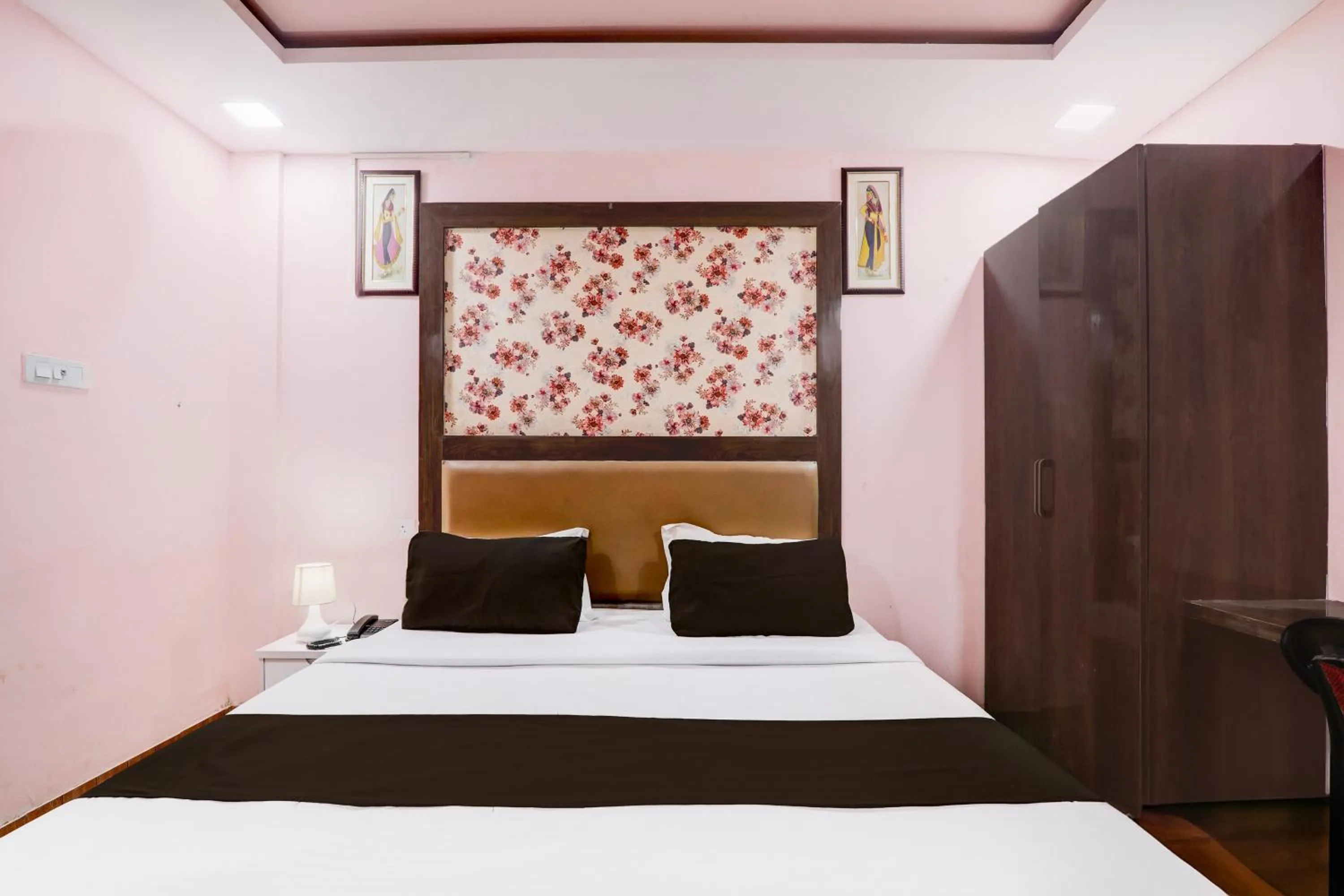 Bedroom, Bed in Super Hotel O BBD Lucknow Formerly 7th Heaven