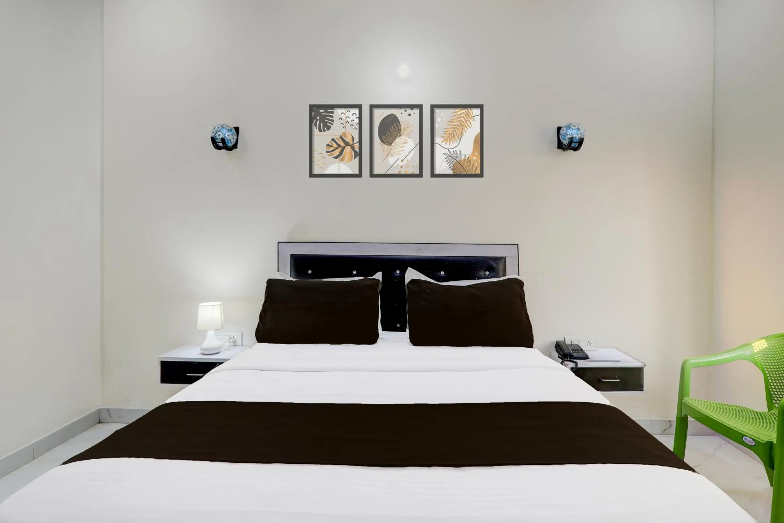 Bedroom in Super Hotel O Banthara near Airport