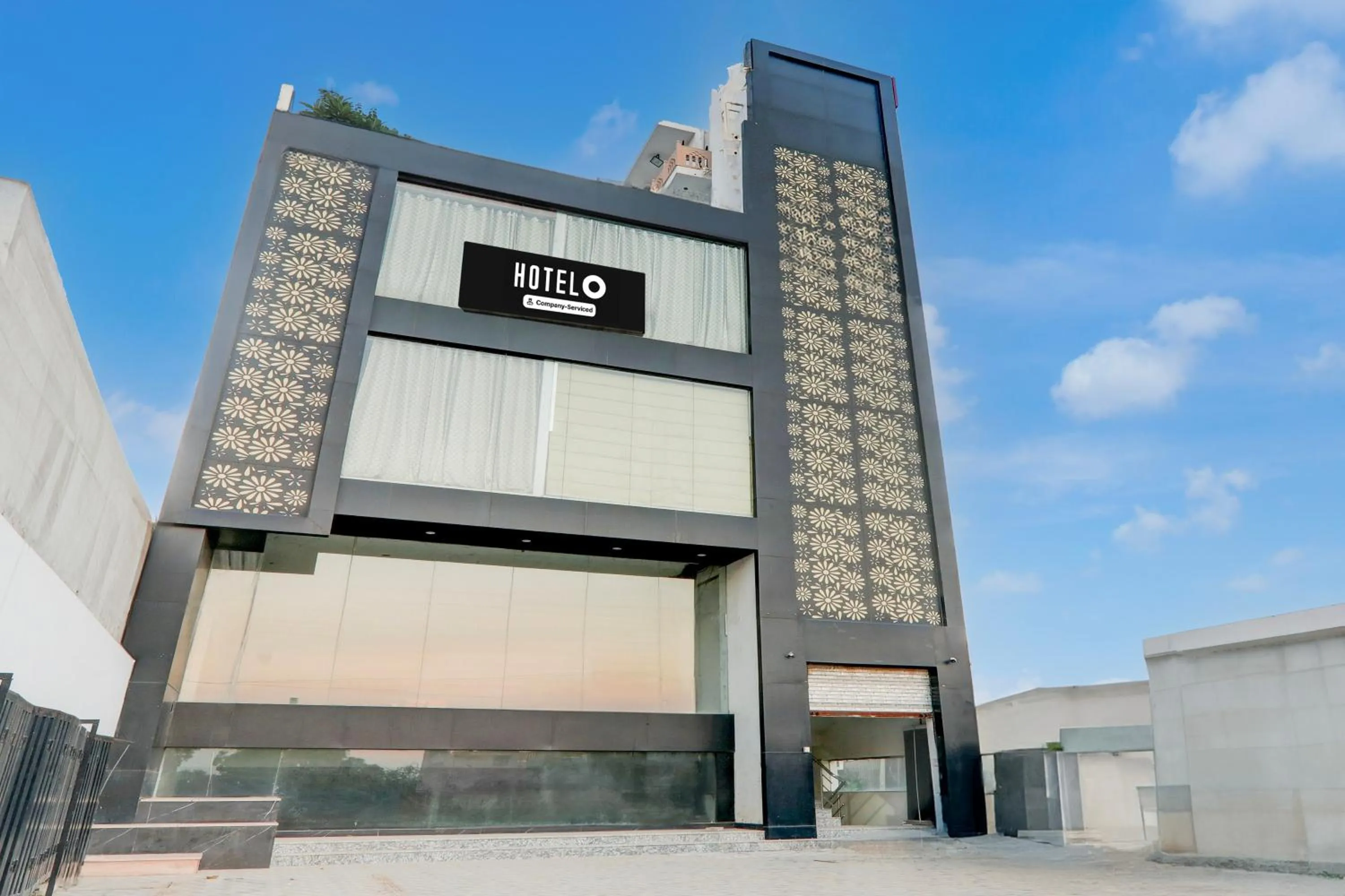 Facade/entrance in Super Hotel O Banthara near Airport