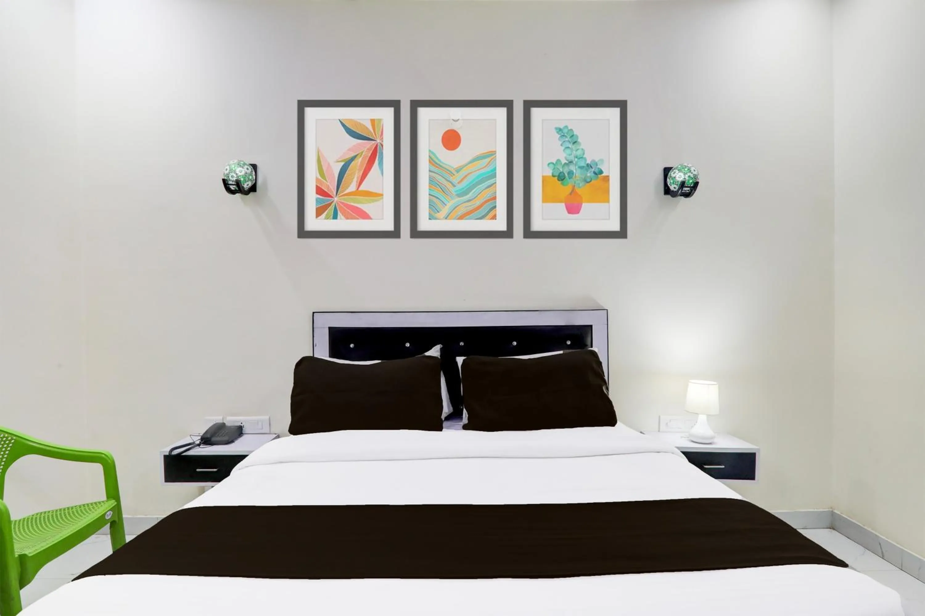 Bedroom in Super Hotel O Banthara near Airport