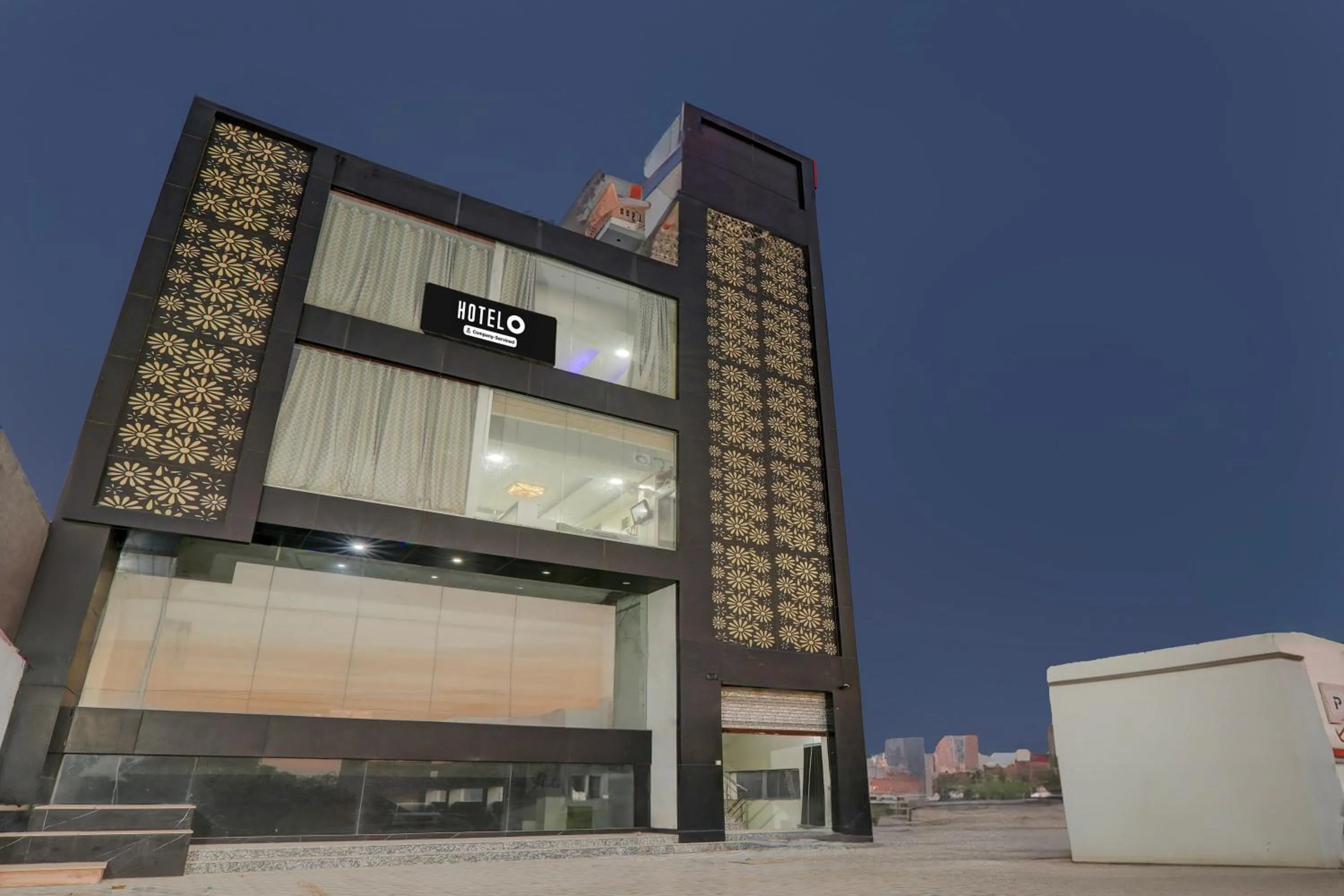 Facade/entrance in Super Hotel O Banthara near Airport