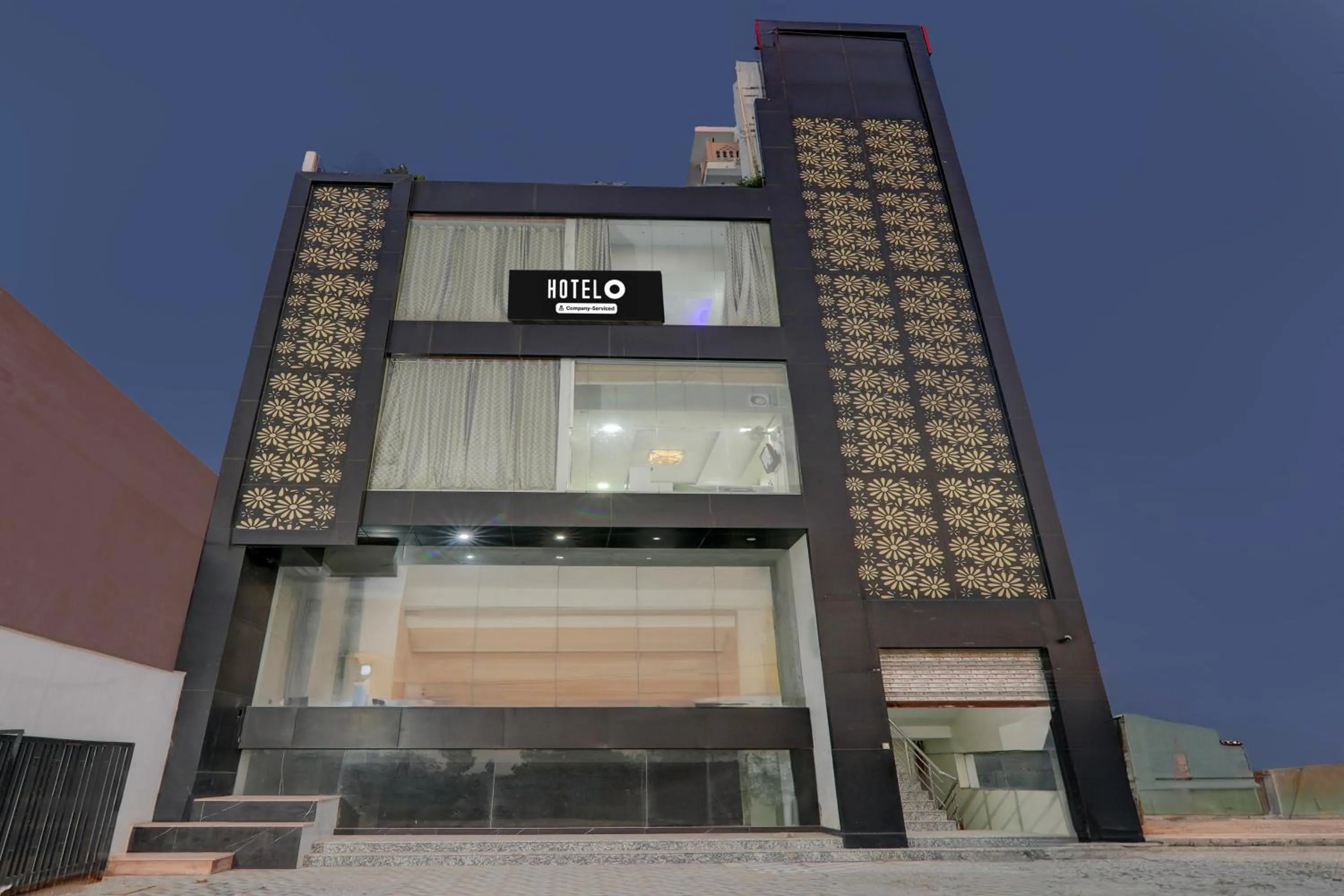 Facade/entrance in Super Hotel O Banthara near Airport