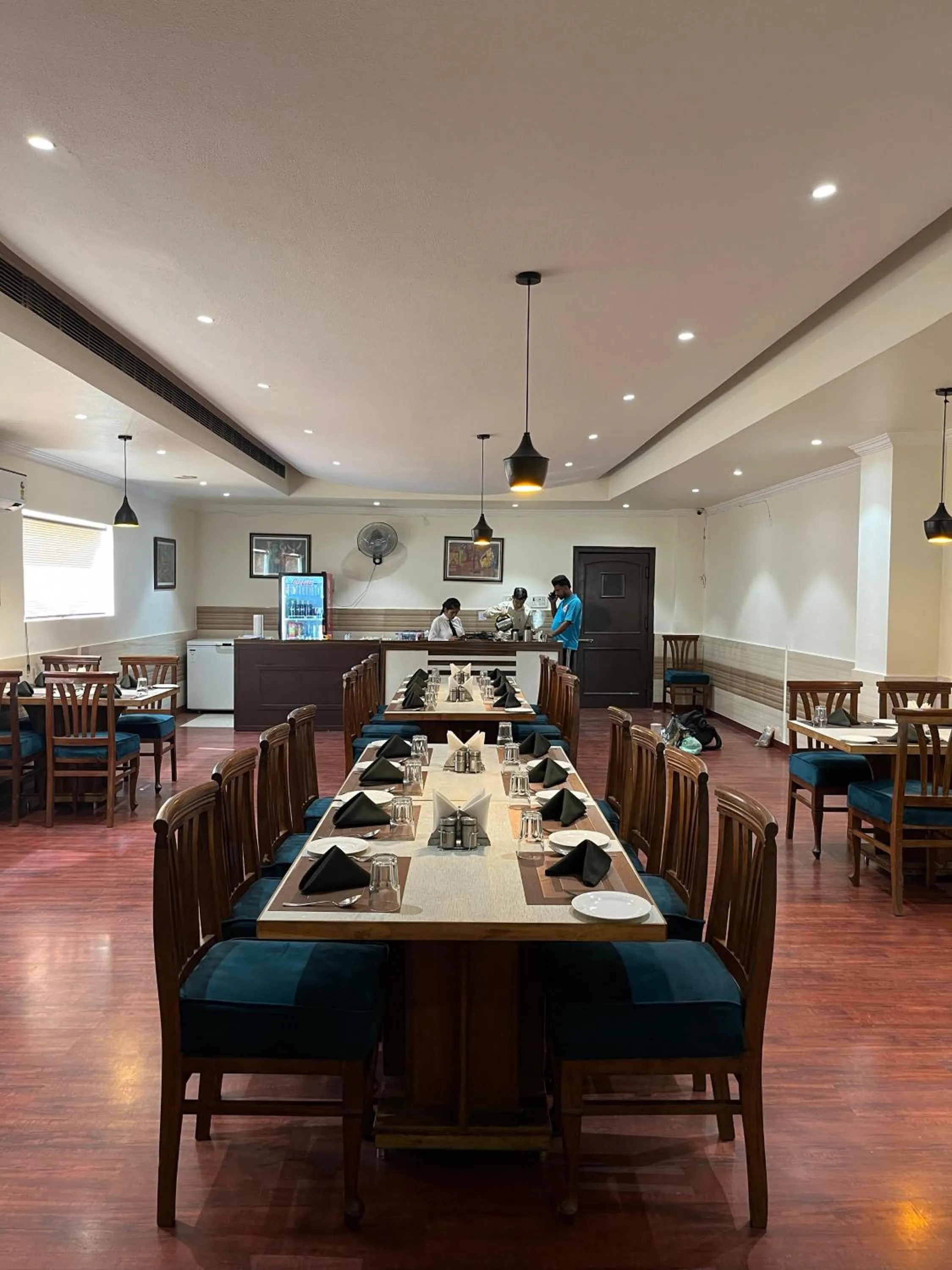 Restaurant/places to eat in Hotel Vasu International