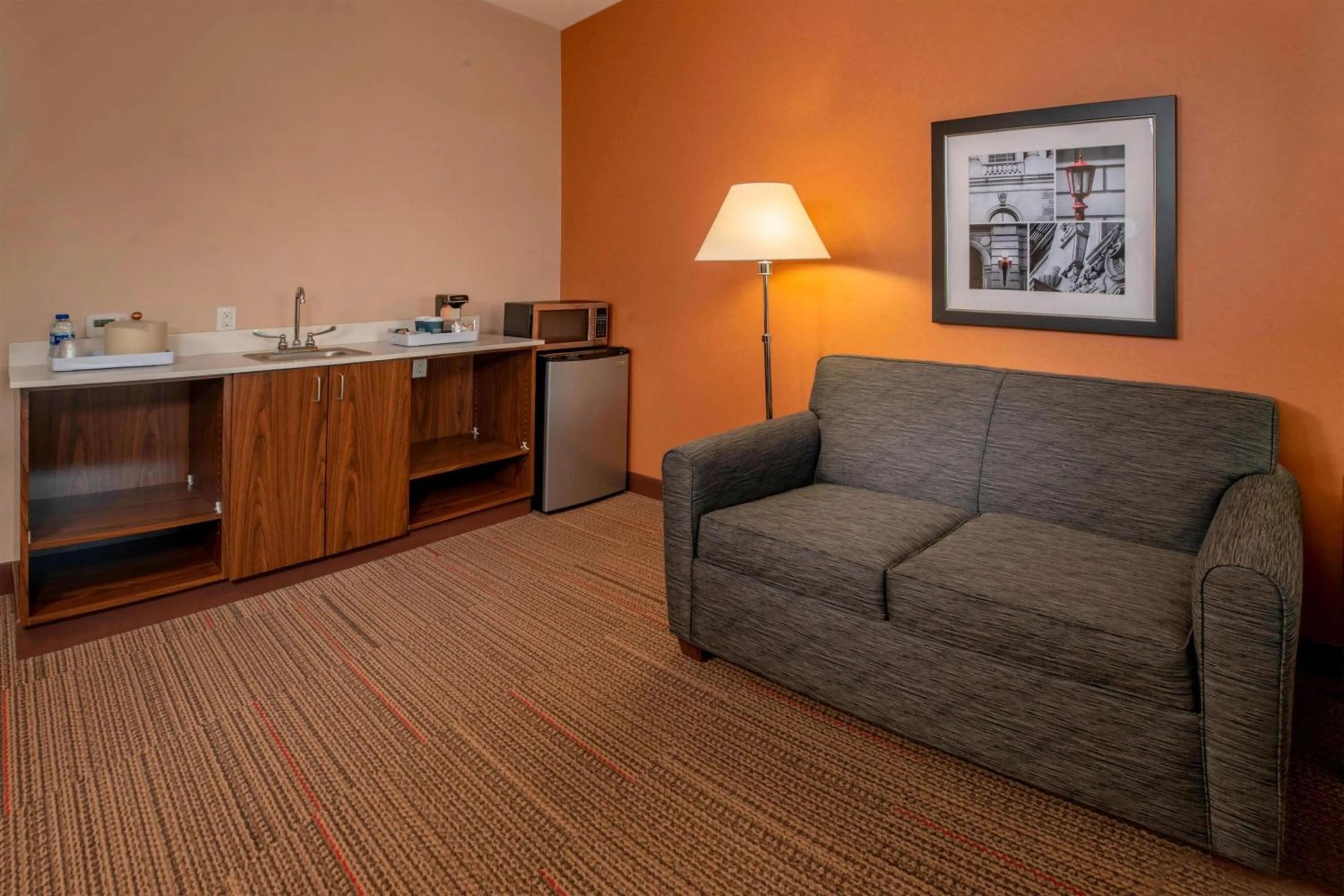 Living room in Four Points by Sheraton Newark Christiana Wilmington