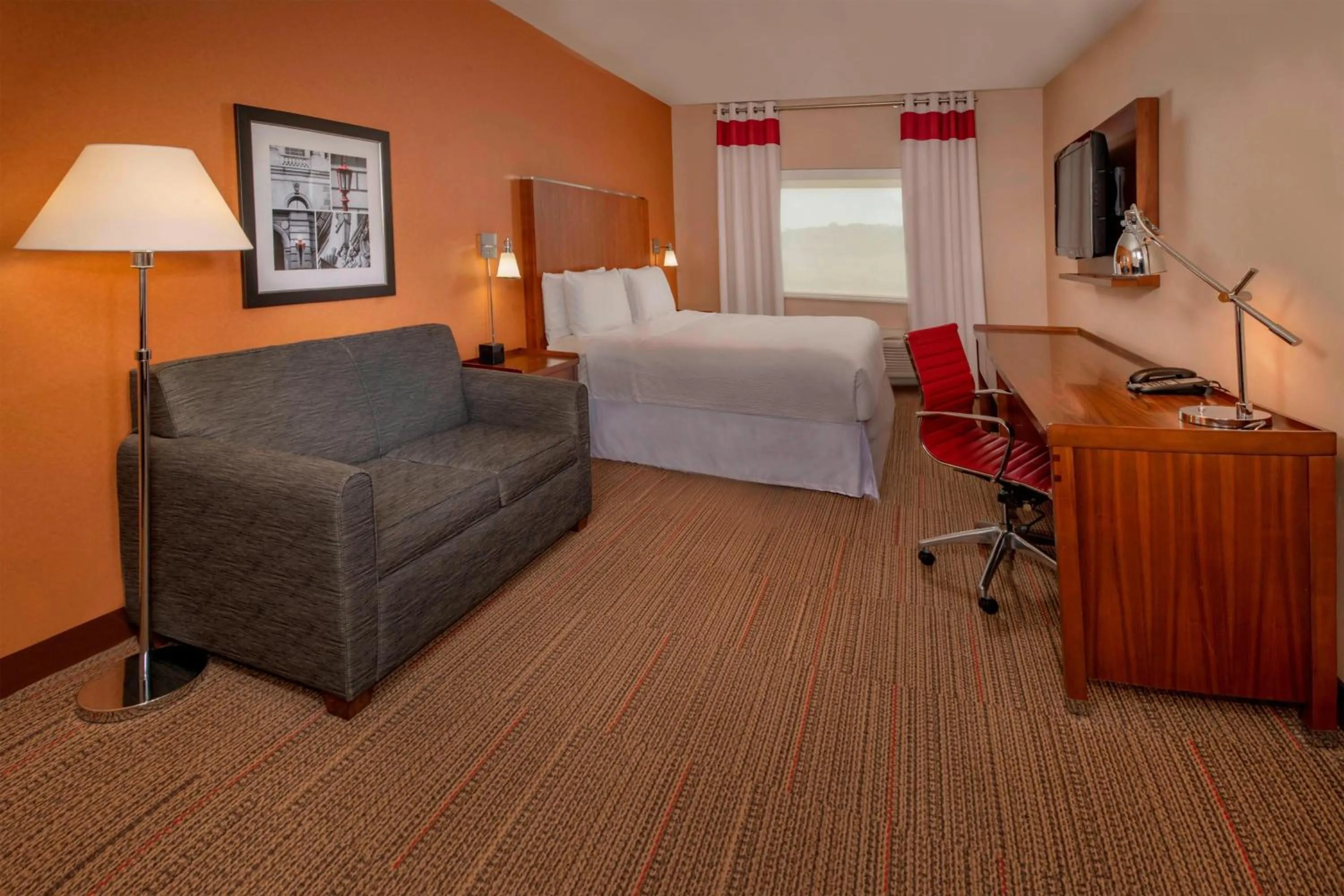 Photo of the whole room, Bed in Four Points by Sheraton Newark Christiana Wilmington