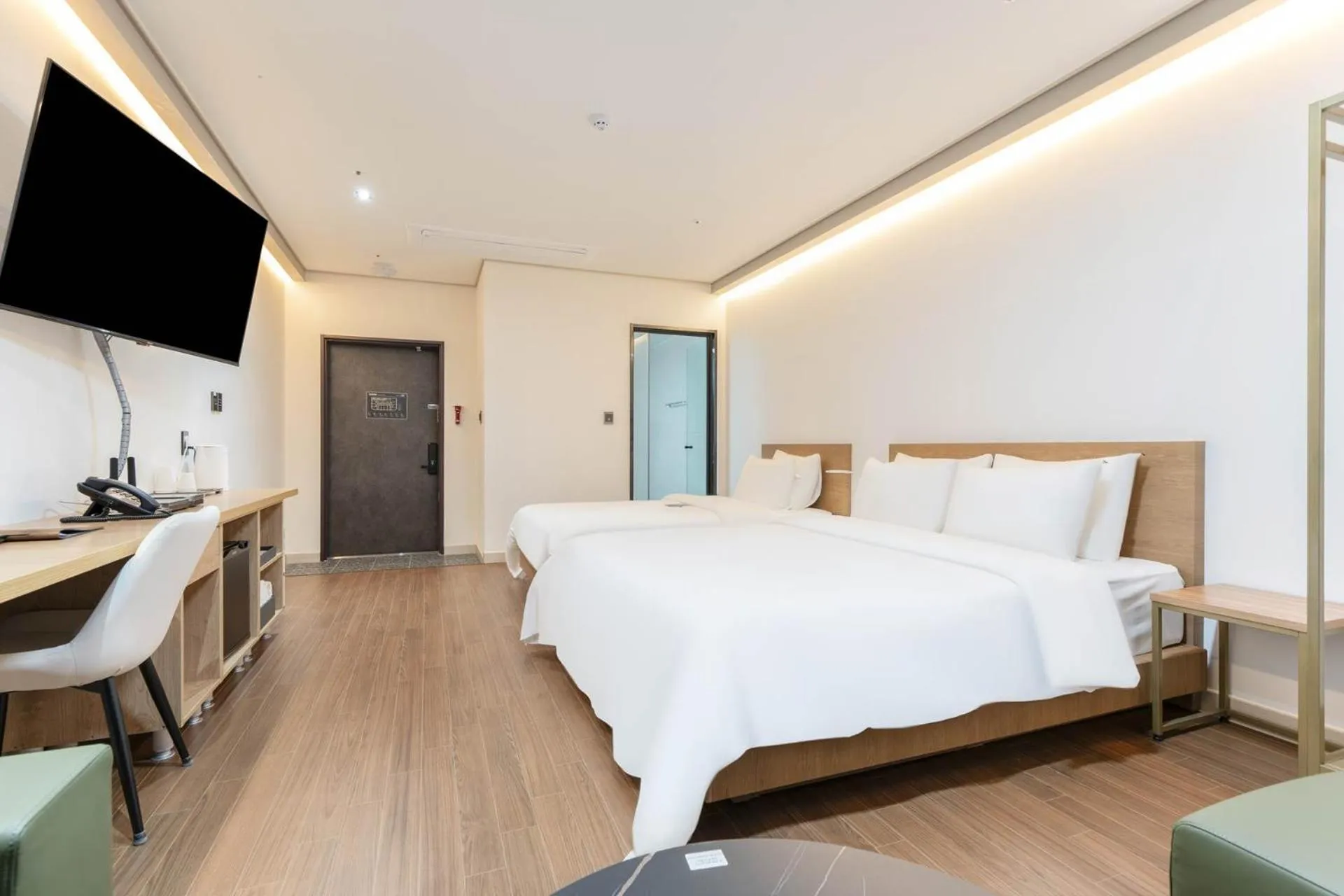 Bed in Hotel Deokyeong