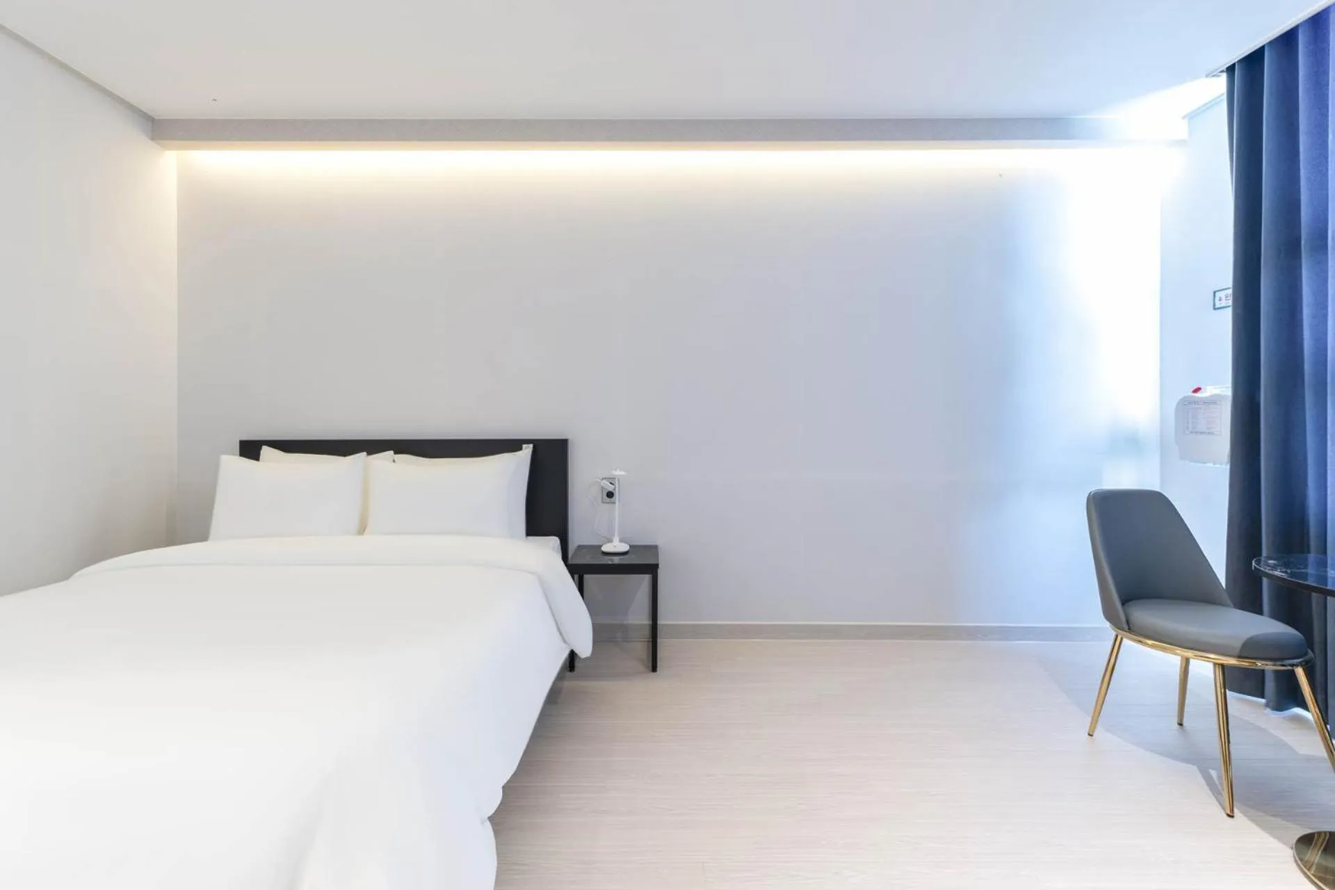 Bed in Hotel Deokyeong