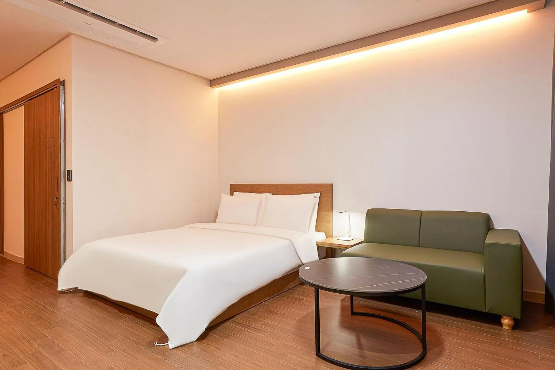 Bed in Hotel Deokyeong