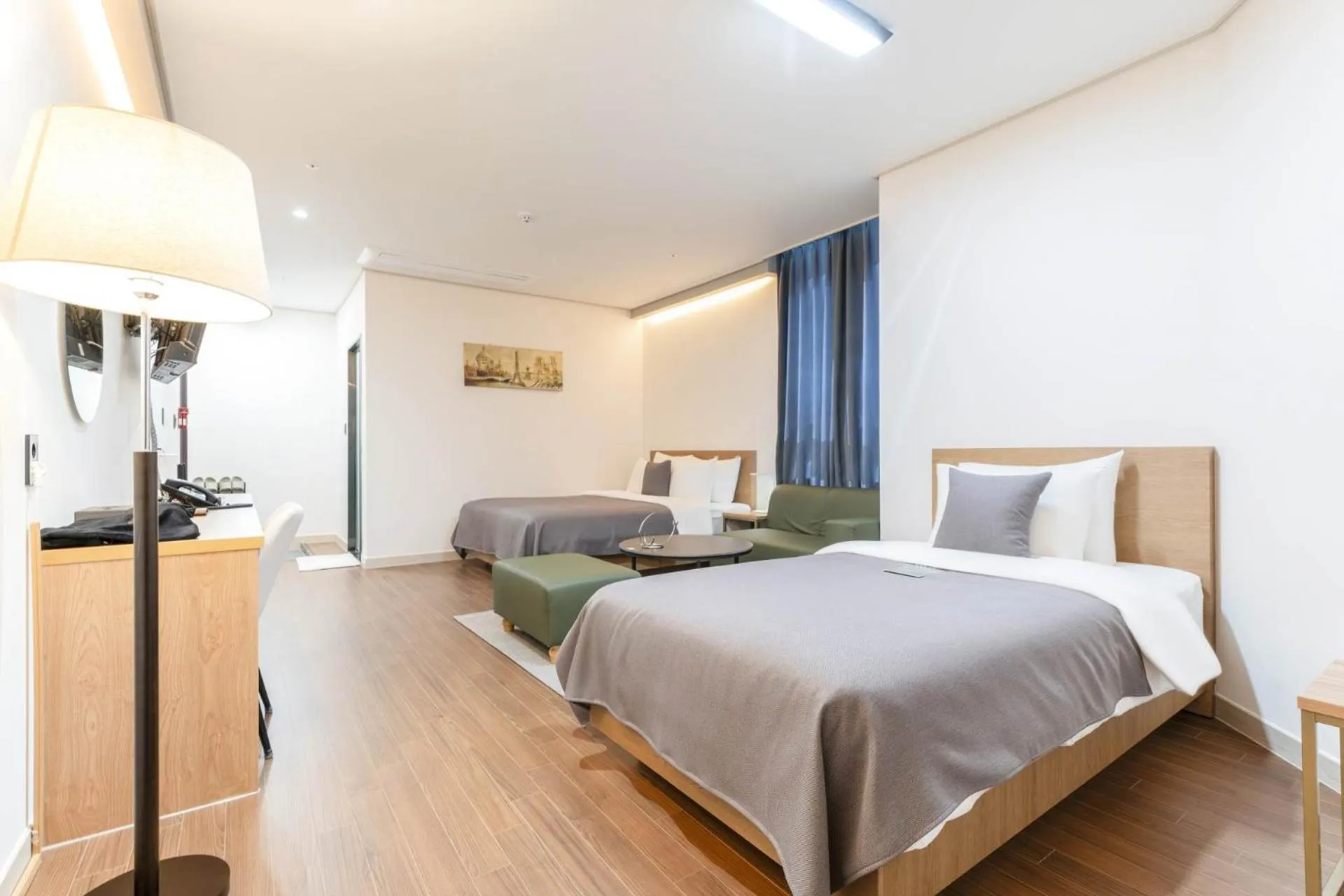 Bed in Hotel Deokyeong