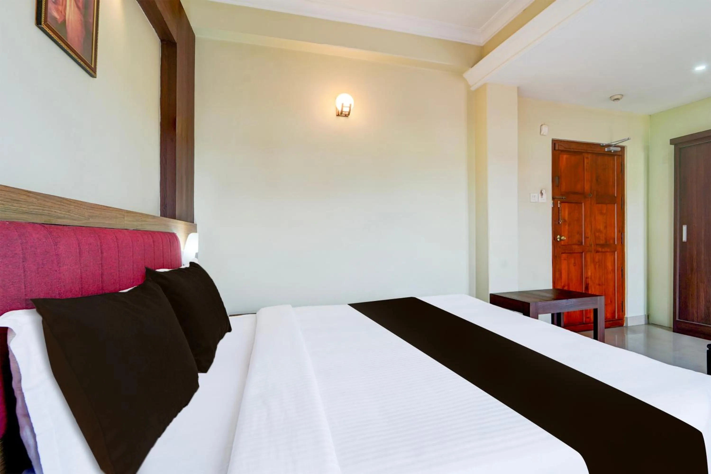 Bedroom, Bed in Super Townhouse MG Road Trivandrum Formerly Nandanam Park