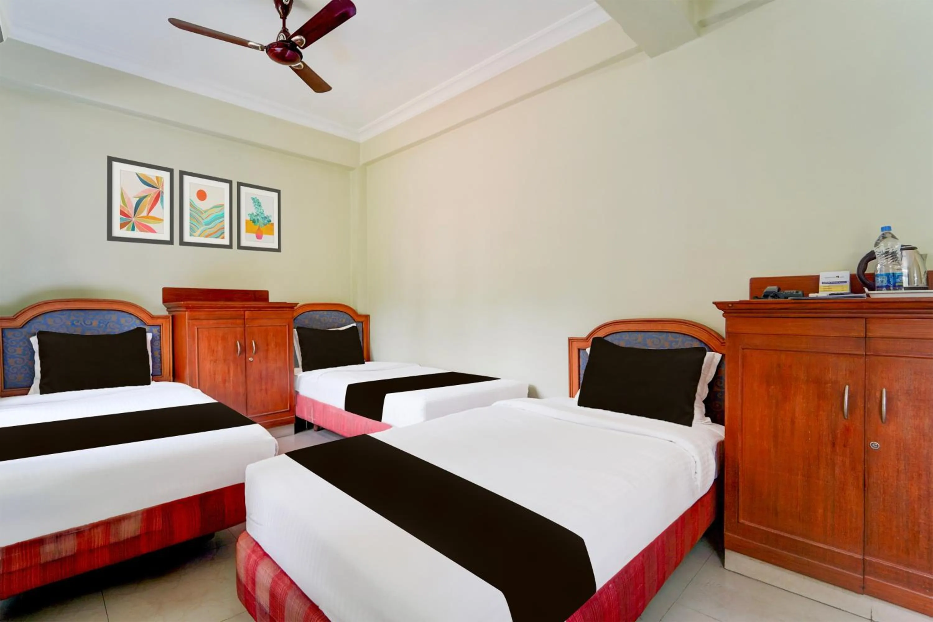 Bedroom, Bed in Super Townhouse MG Road Trivandrum Formerly Nandanam Park