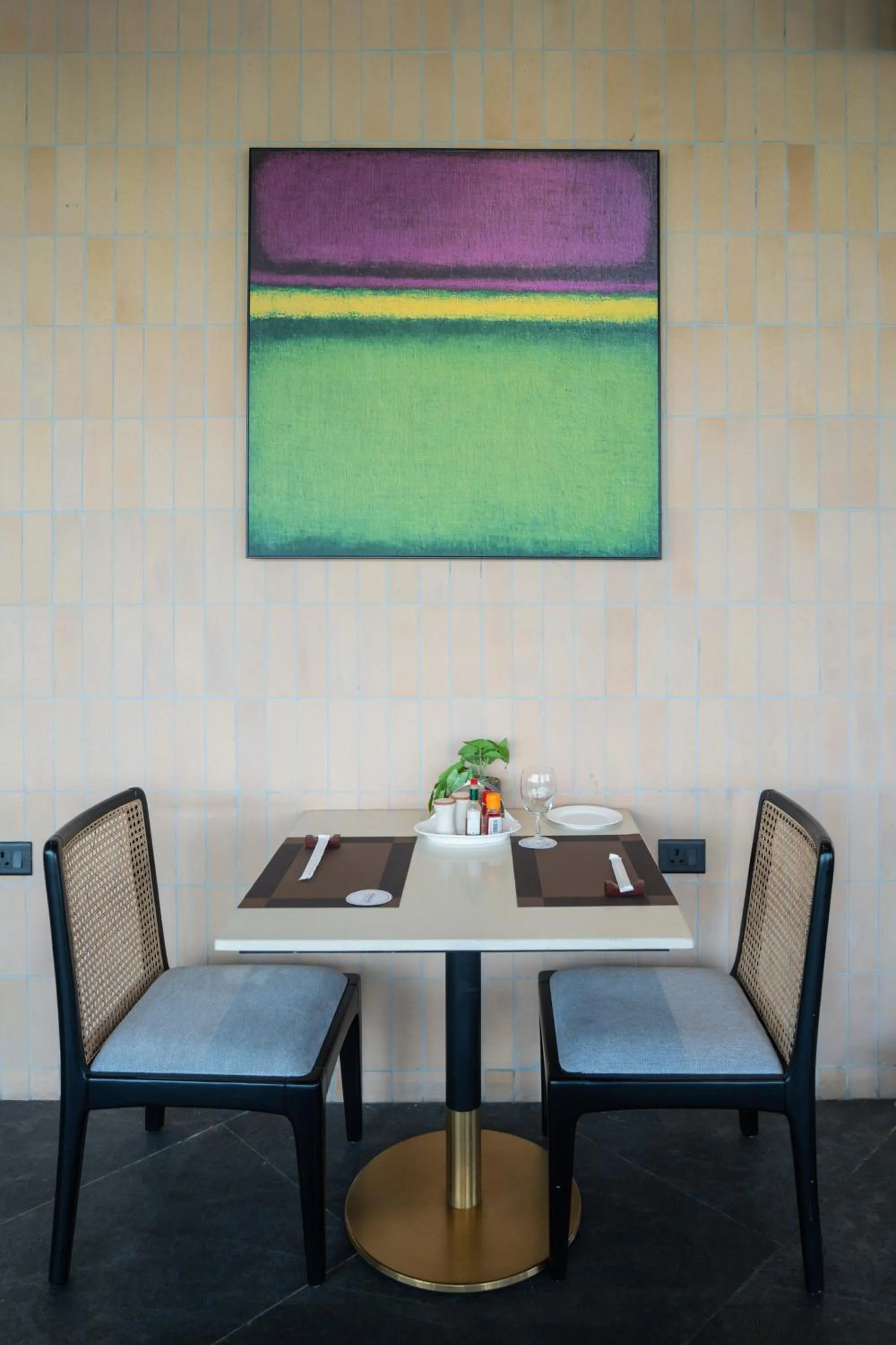 Restaurant/places to eat in AR Suites KLJ Square