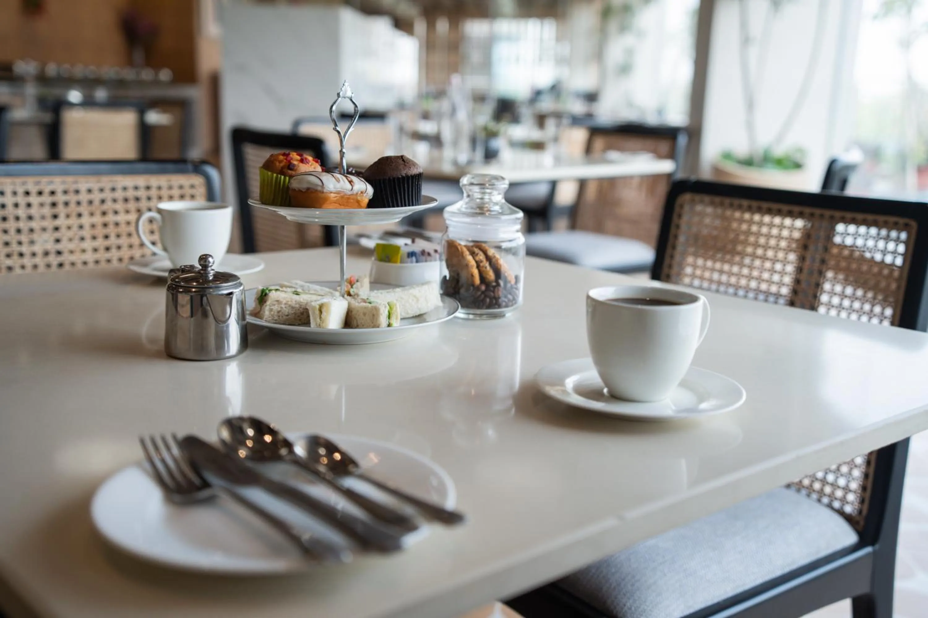 Restaurant/places to eat in AR Suites KLJ Square