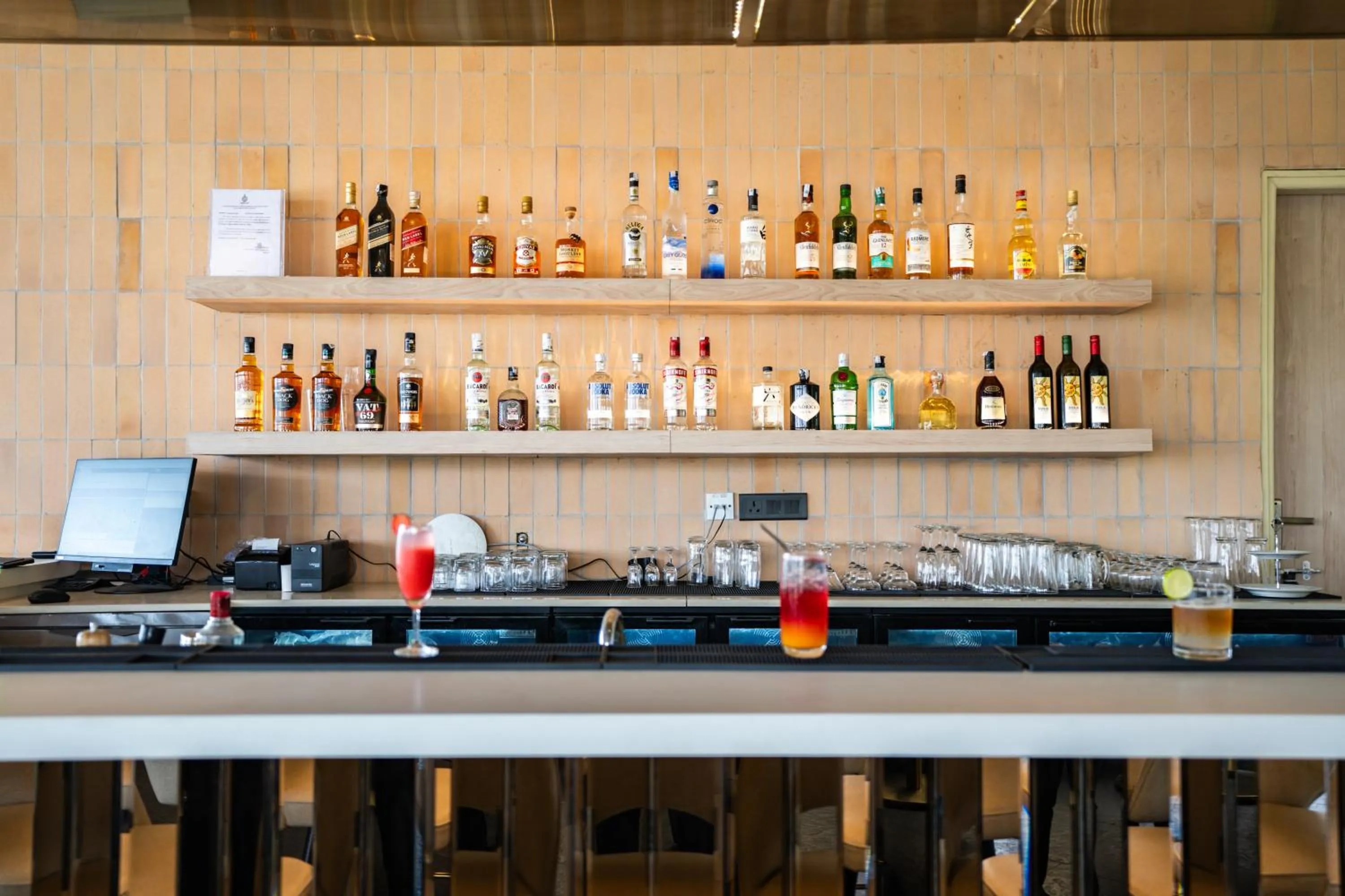 Lounge or bar in AR Suites KLJ Square