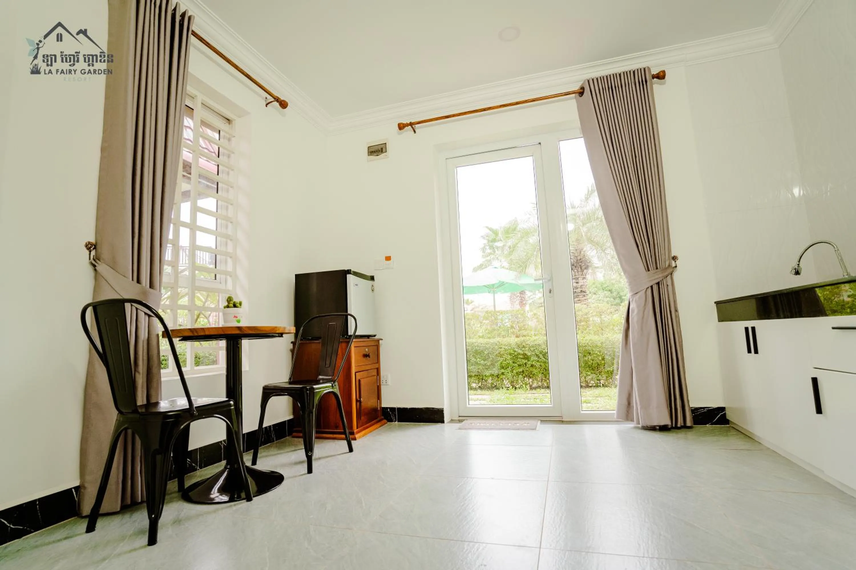 Kitchen or kitchenette in La Fairy Garden Resort