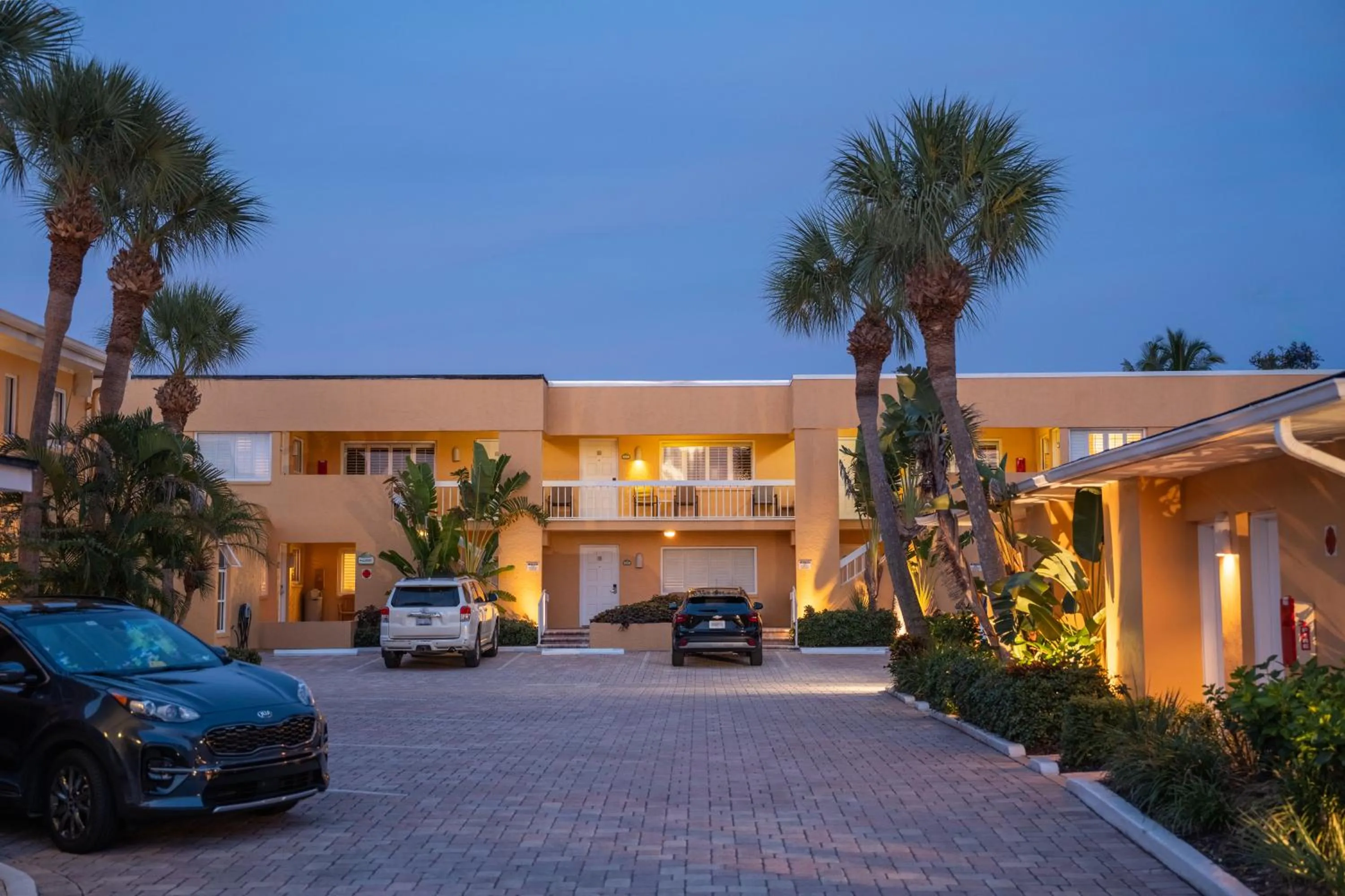 Property building in Inn at the Beach-Venice FLORIDA
