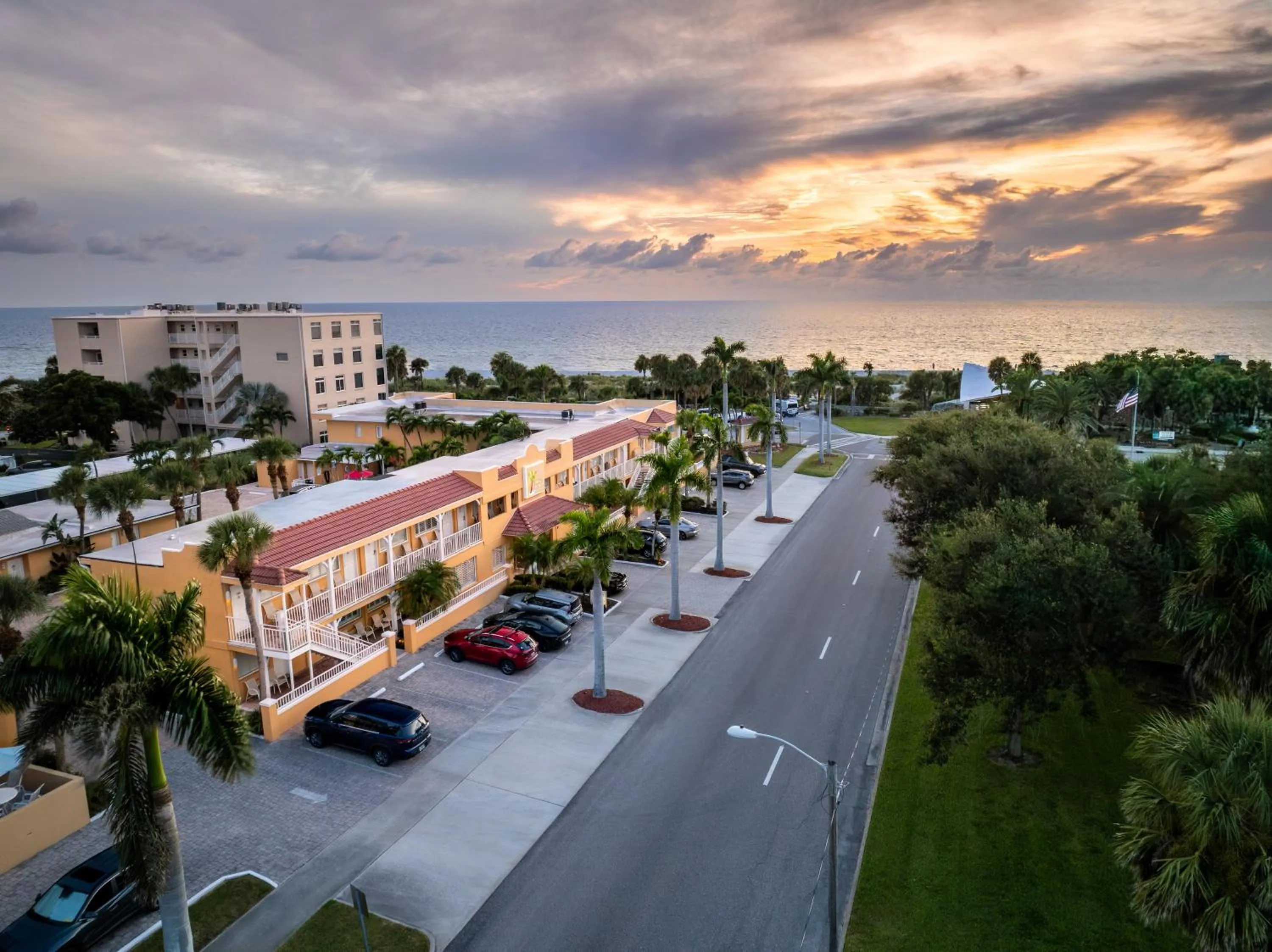 Property building in Inn at the Beach-Venice FLORIDA